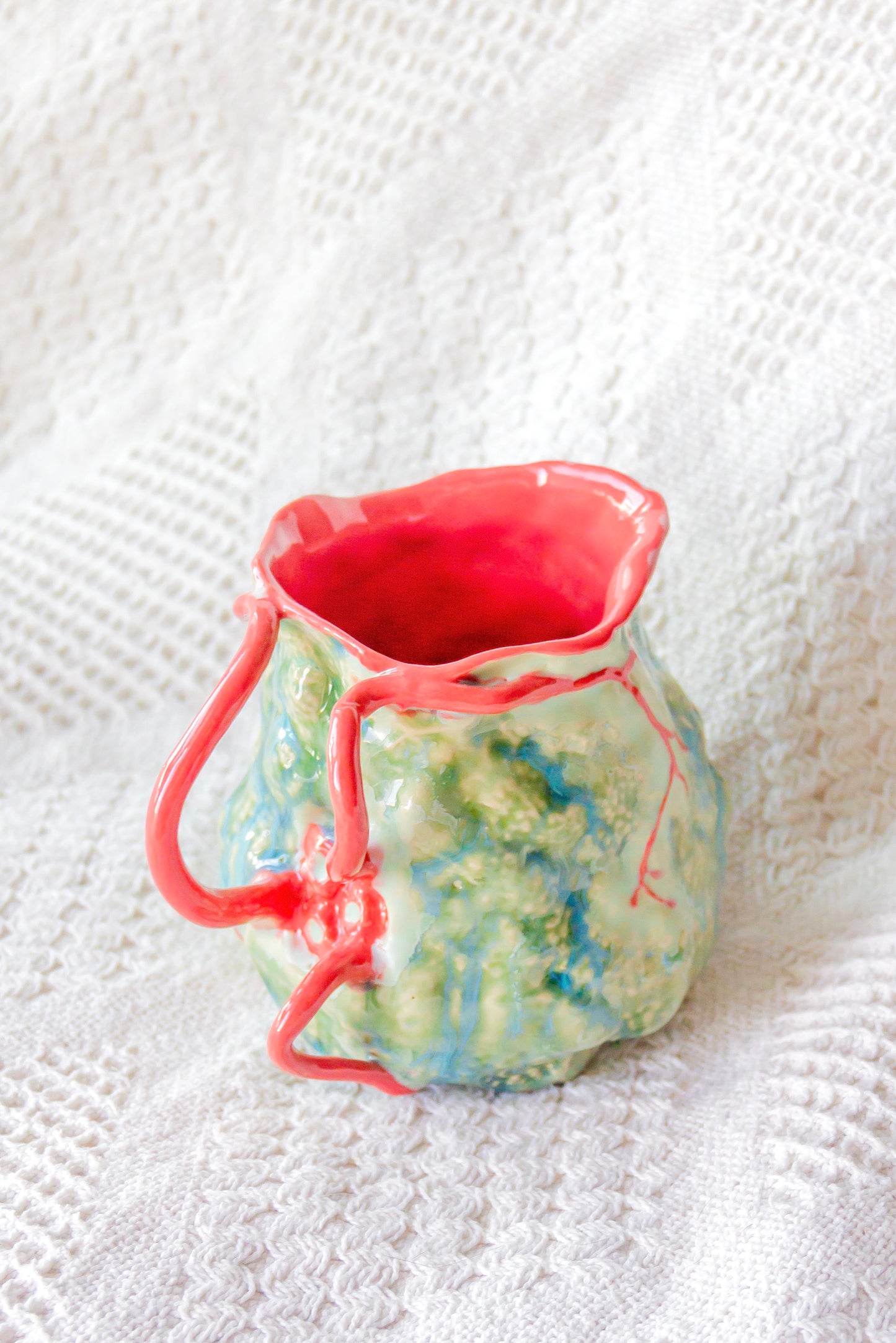 Kubek ceramiczny “Couroupita” zielono-malinowy