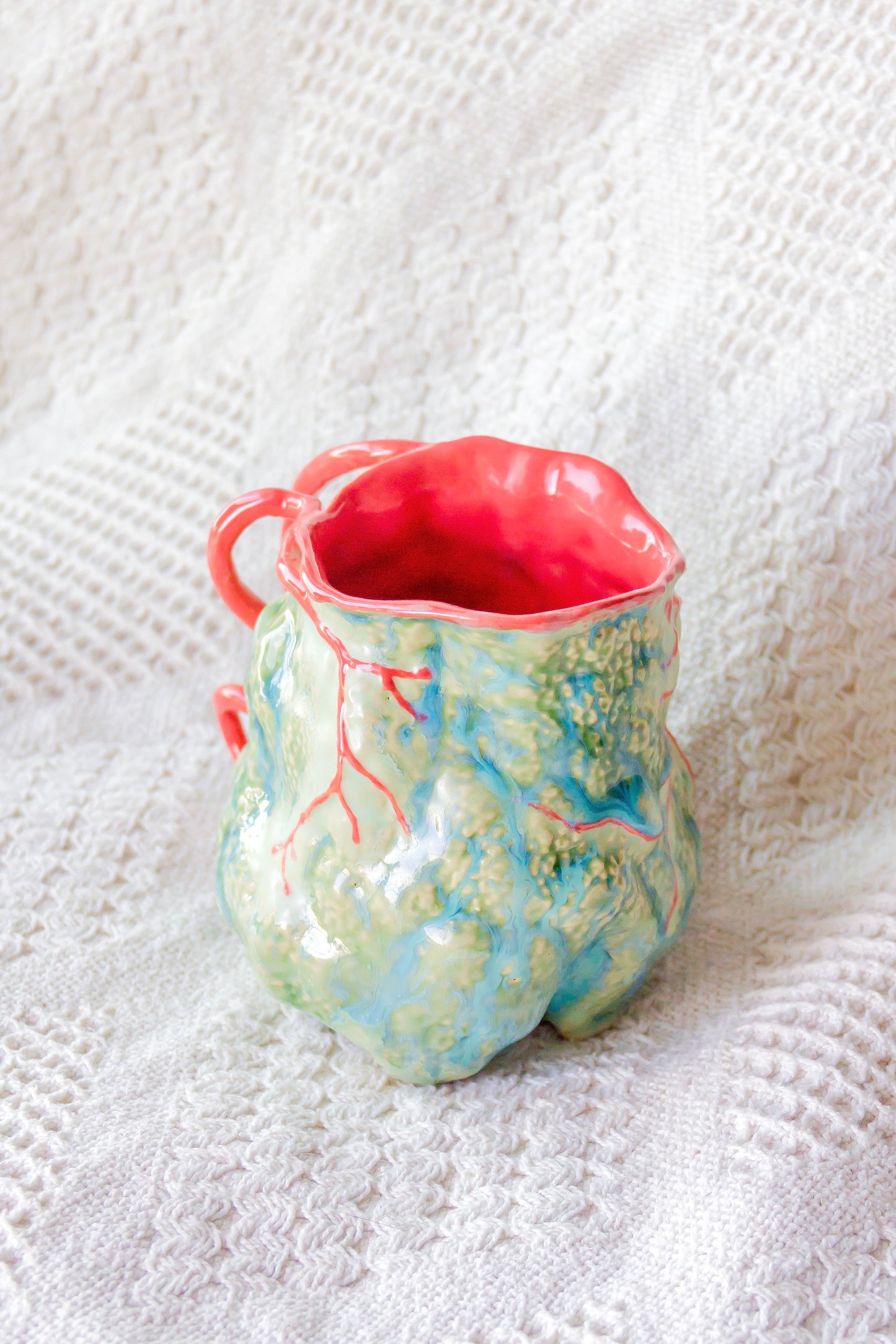 Kubek ceramiczny “Couroupita” zielono-malinowy