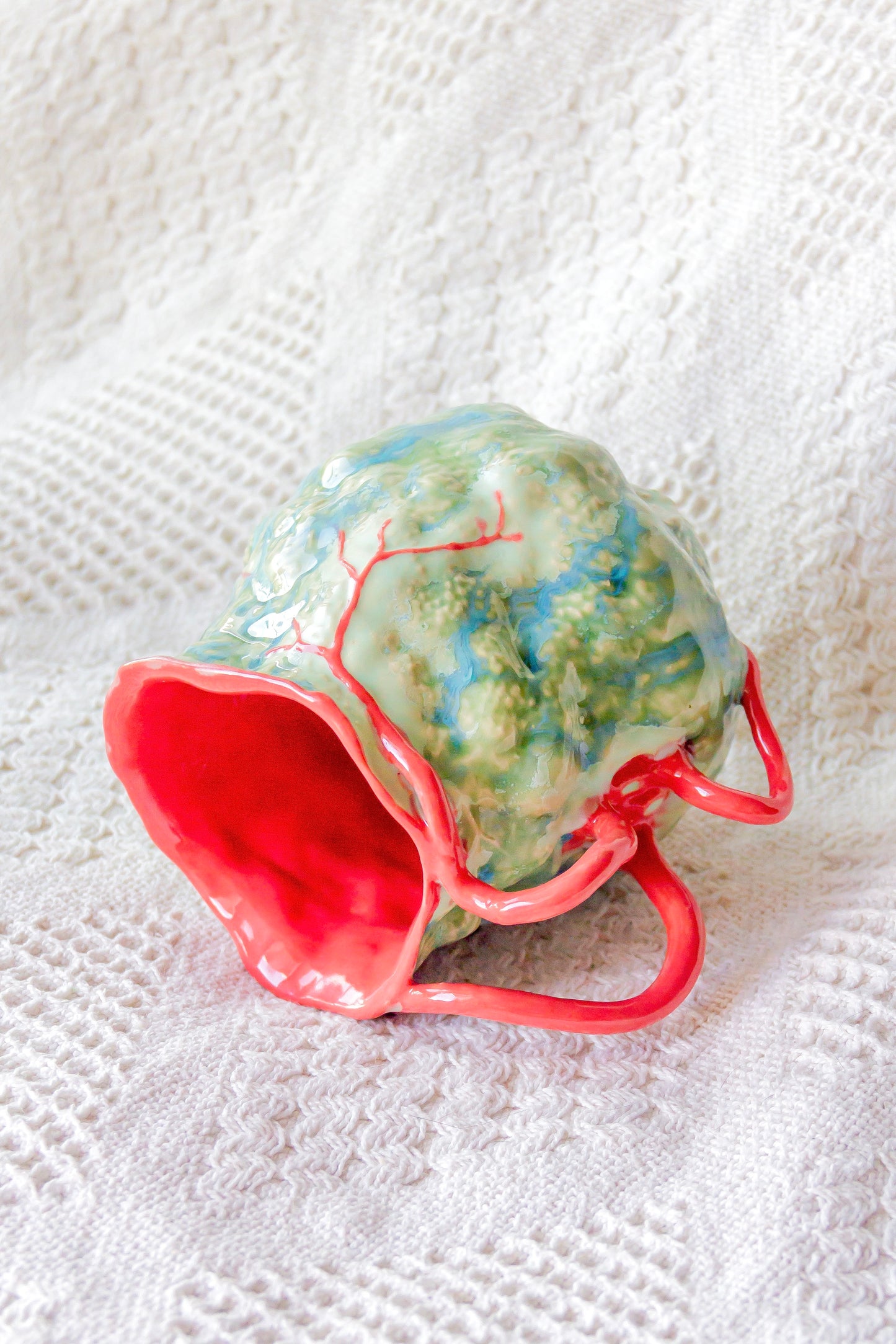 Kubek ceramiczny “Couroupita” zielono-malinowy