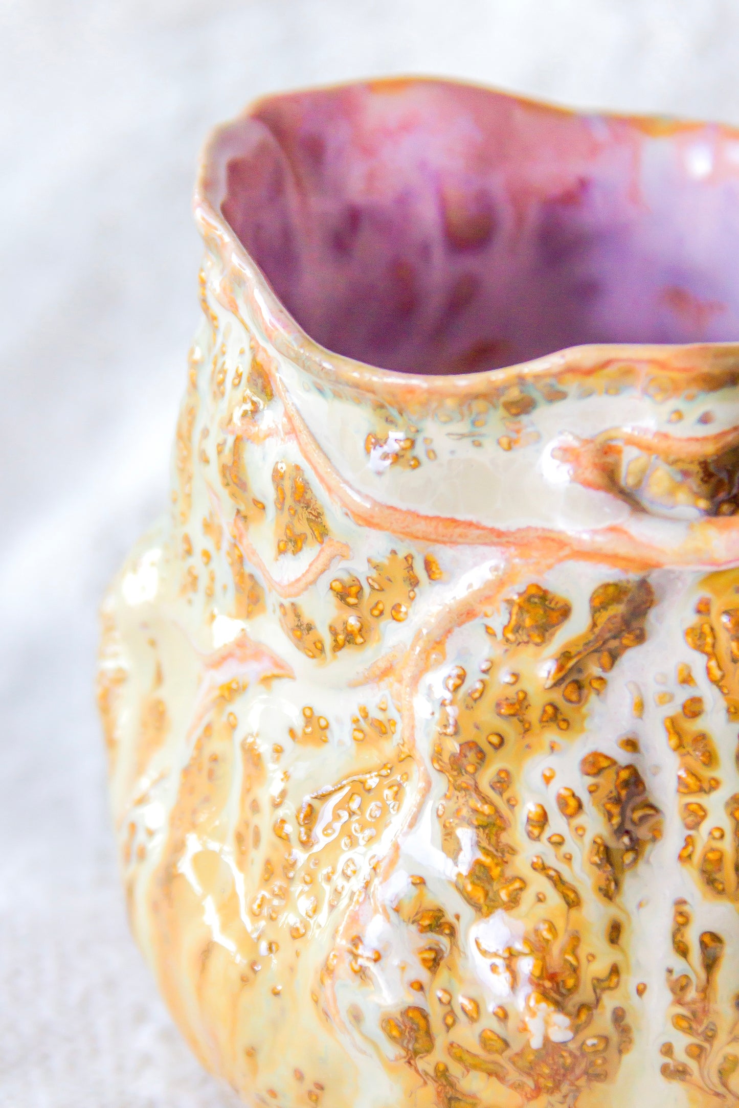 Kubek ceramiczny “Couroupita” beżowo-różowy