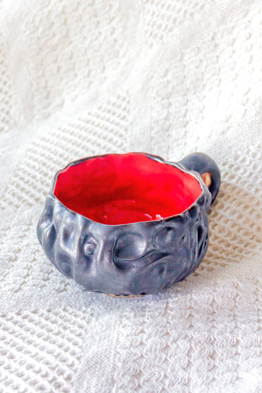 Filiżanka ceramiczna “Kurtina” czarno-czerwona