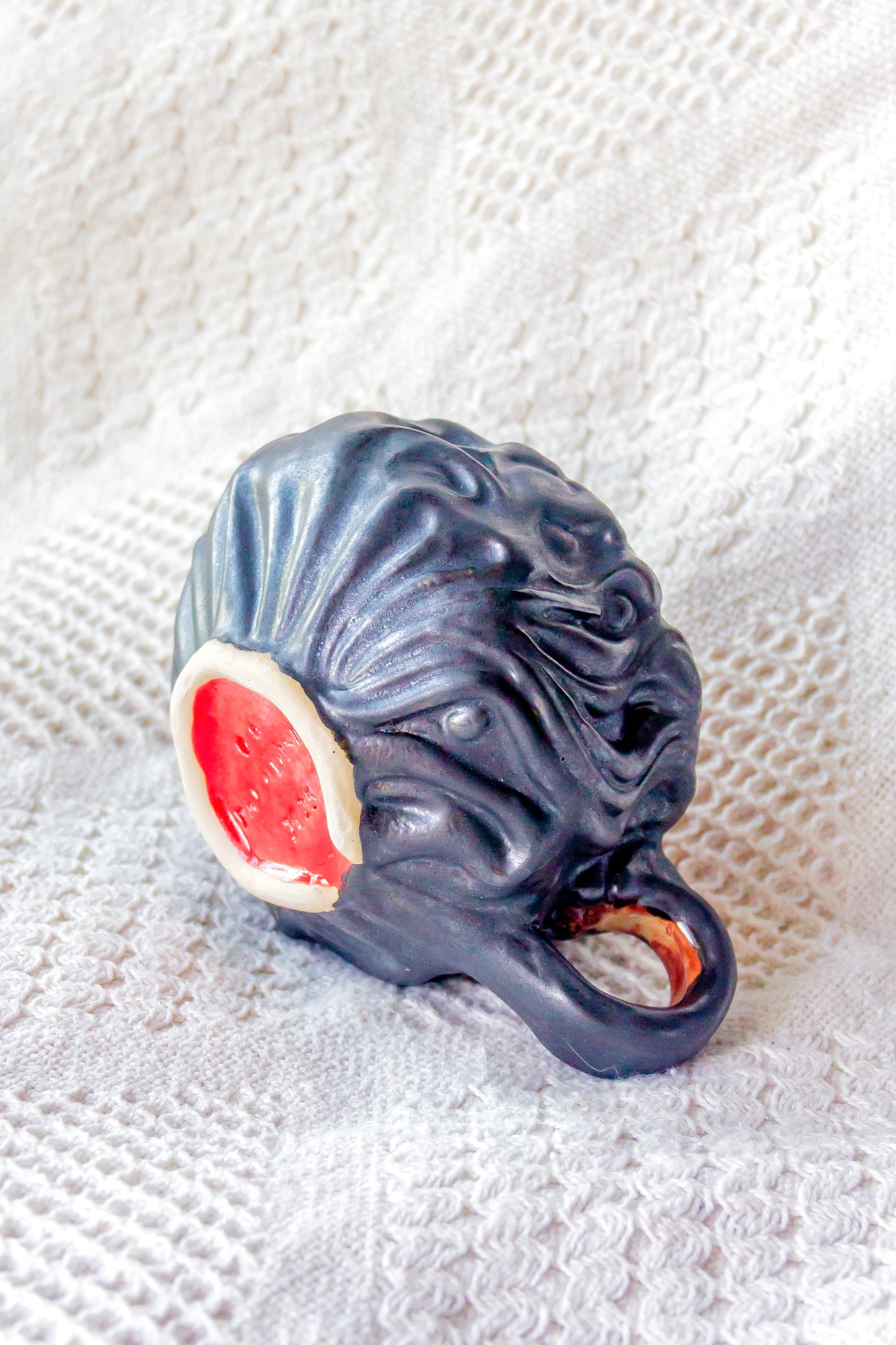 Filiżanka ceramiczna “Kurtina” czarno-czerwona