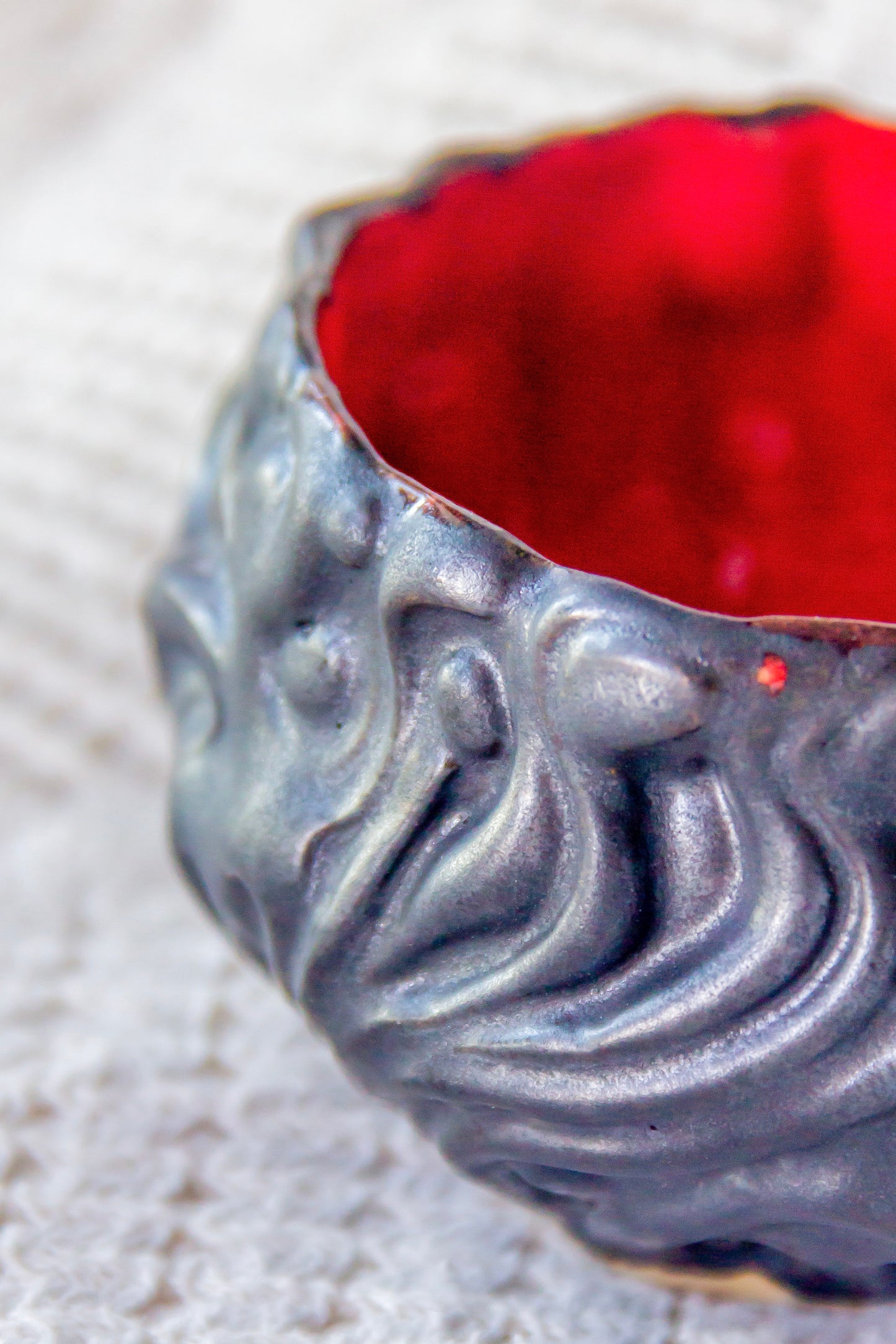 Filiżanka ceramiczna “Kurtina” czarno-czerwona