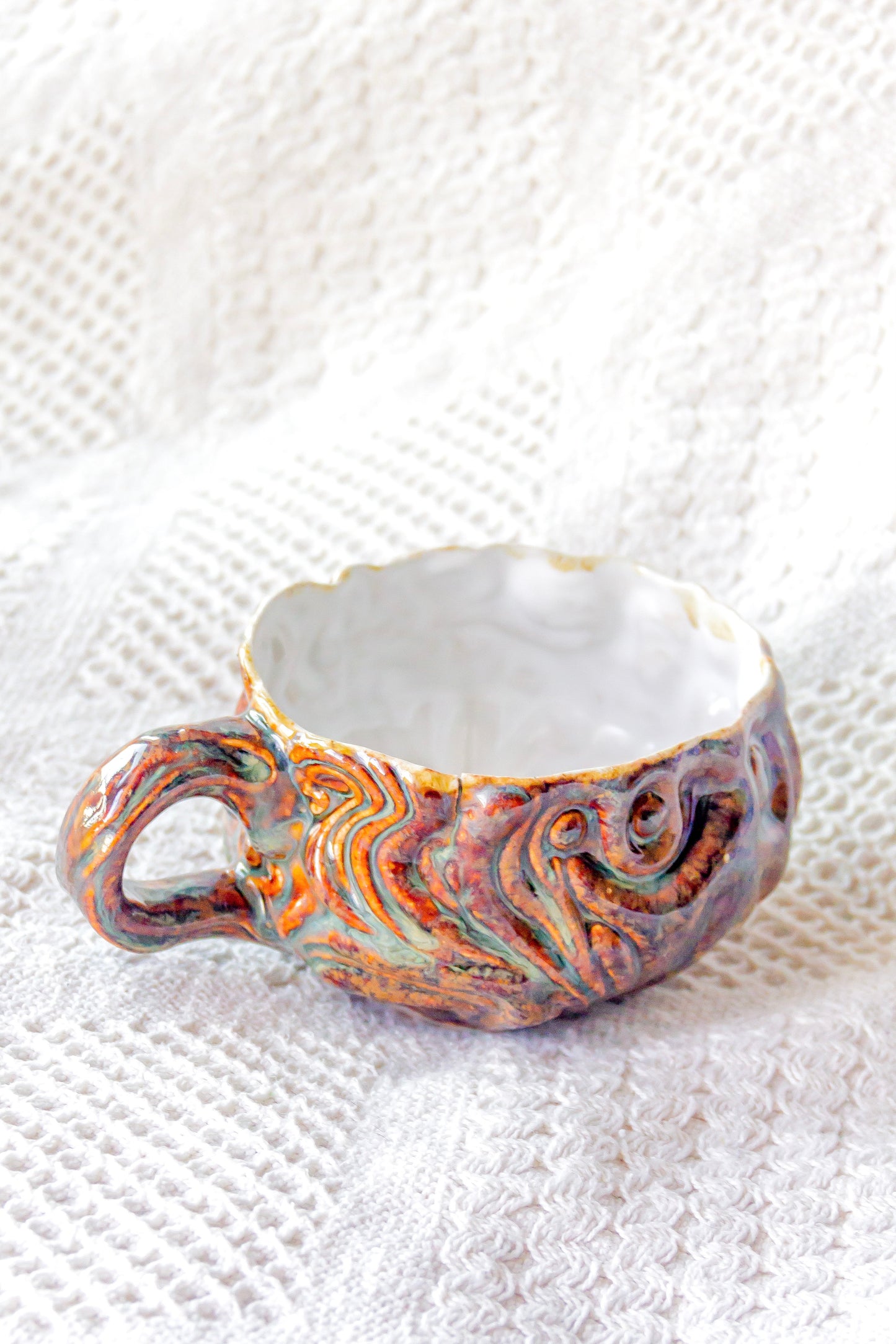 Filiżanka ceramiczna “Kurtina” biało-brązowa