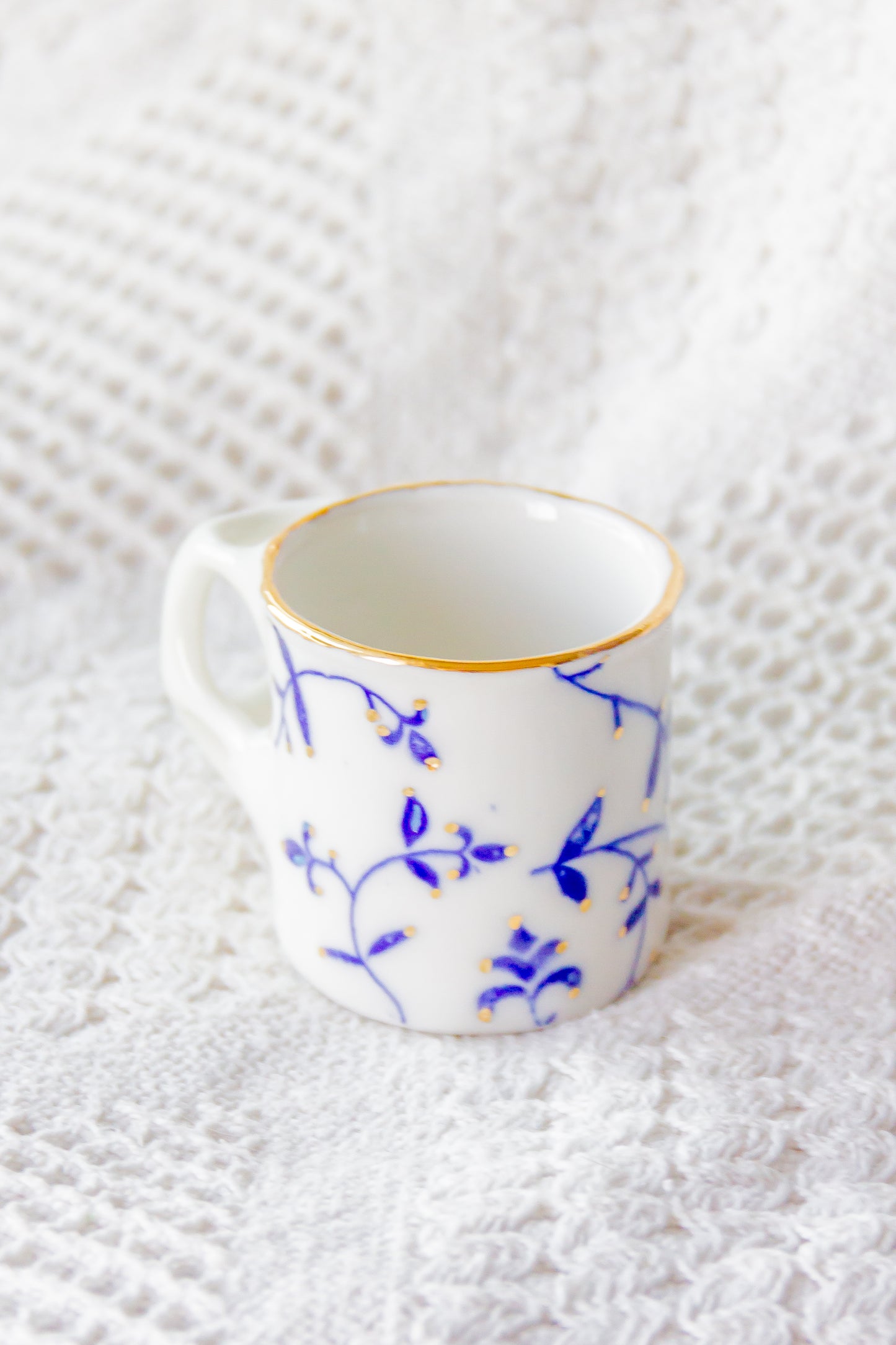 Tasse à expresso en porcelaine "Laminari" dorée