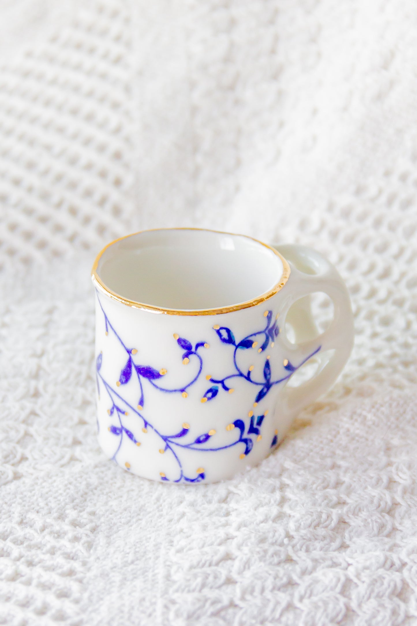 Tasse à expresso en porcelaine "Laminari" dorée