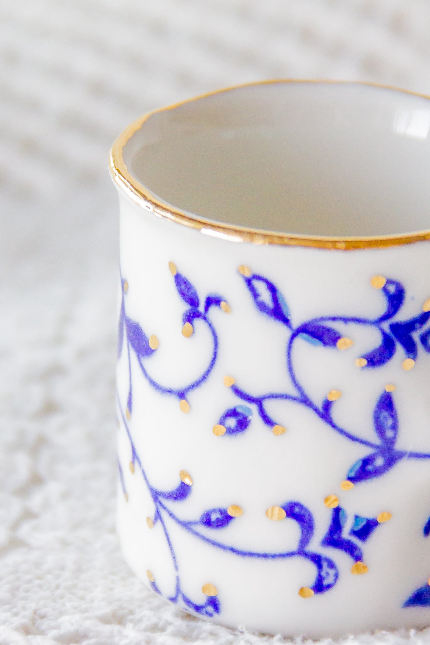 Tasse à expresso en porcelaine "Laminari" dorée