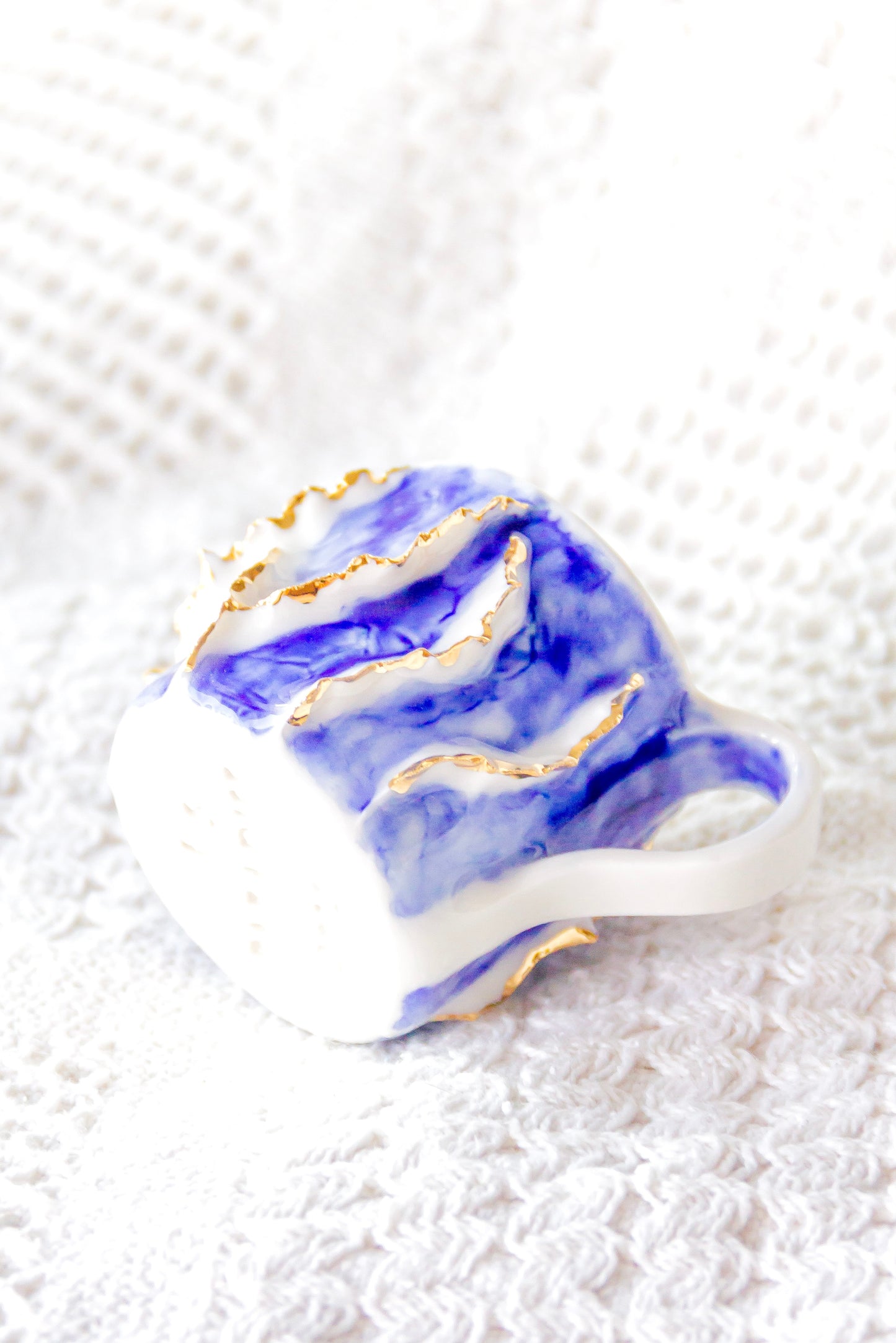 Filiżanka do espresso porcelanowa „Laminari” ze złoceniem