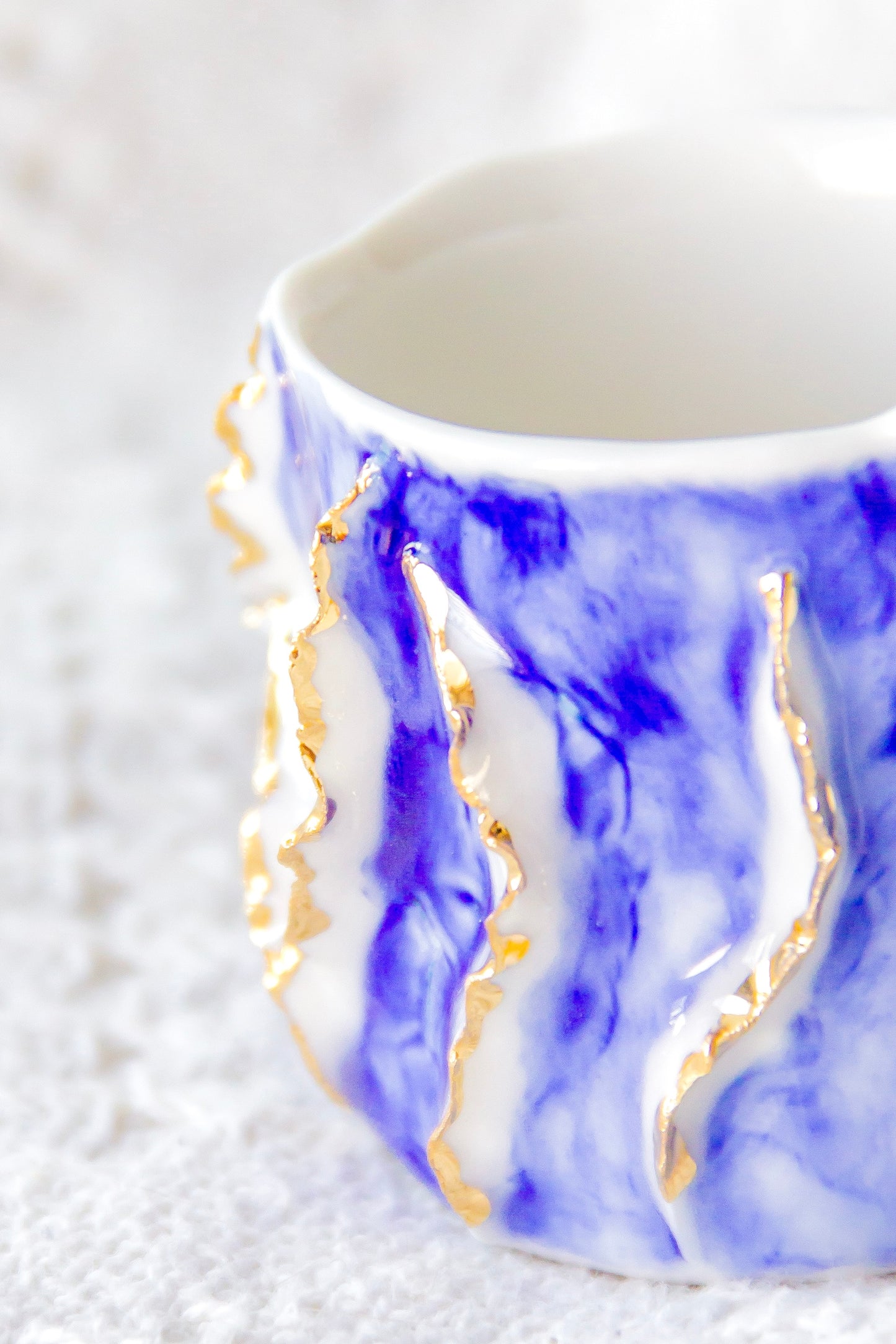 Filiżanka do espresso porcelanowa „Laminari” ze złoceniem