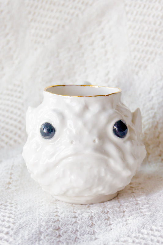 Kubek porcelanowy «Takifugu» biały ze złoceniem