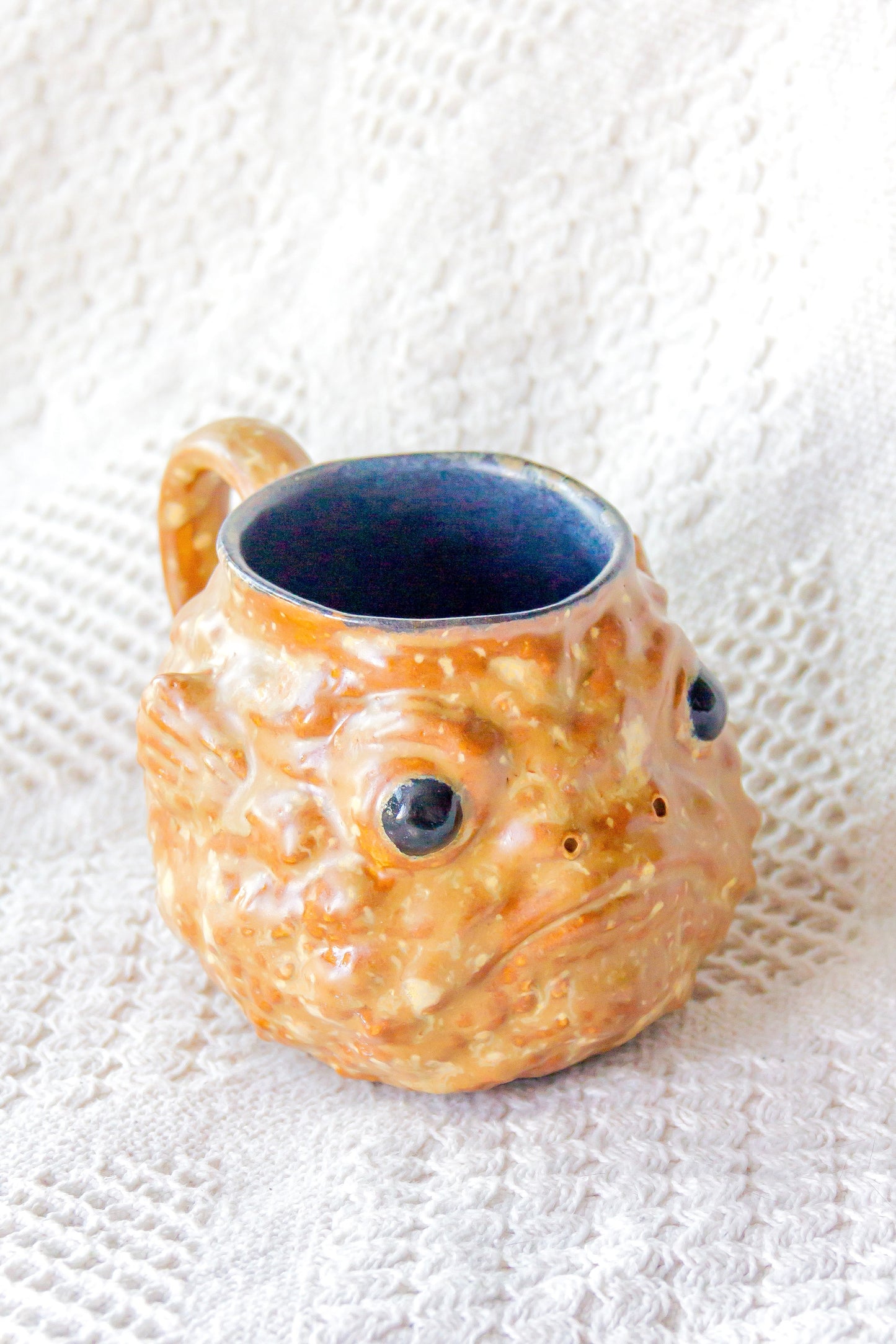 Kubek ceramiczny «Takifugu» brązowo-czarny