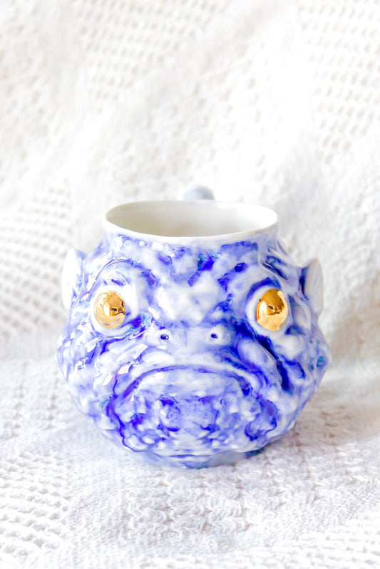 Kubek porcelanowy «Takifugu» granatowy ze złoceniem