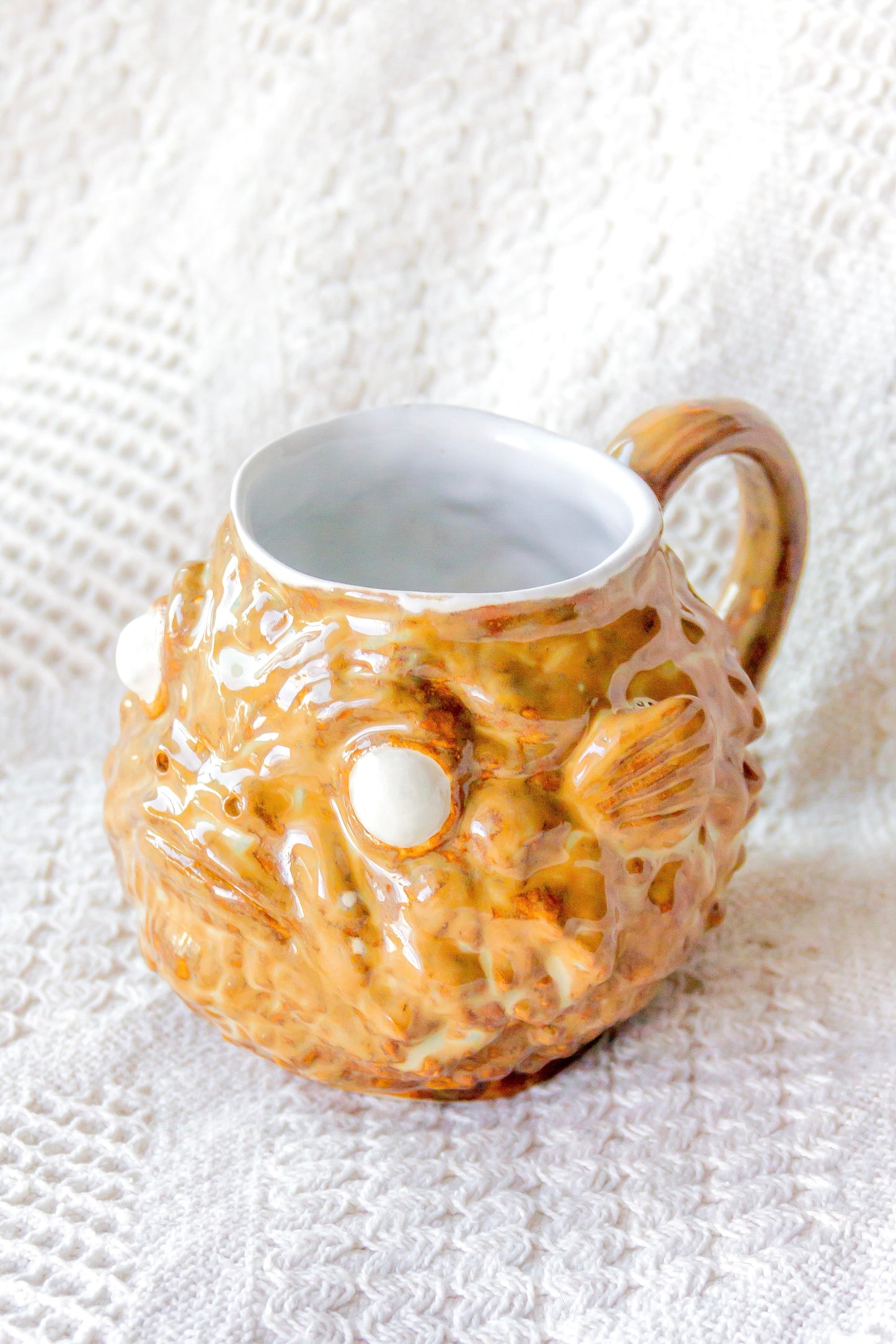 Kubek ceramiczny «Takifugu» brązowo-biały