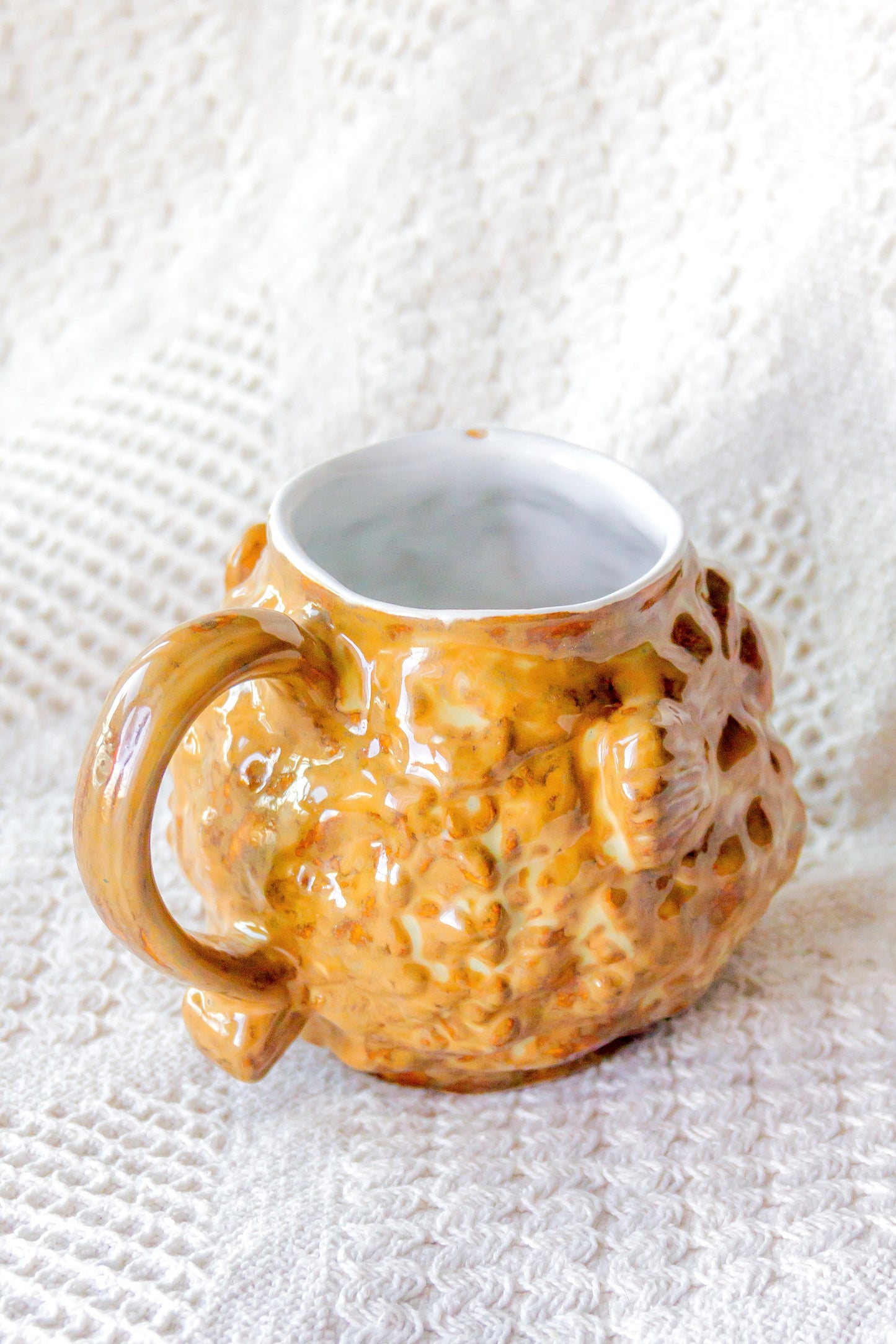 Kubek ceramiczny «Takifugu» brązowo-biały