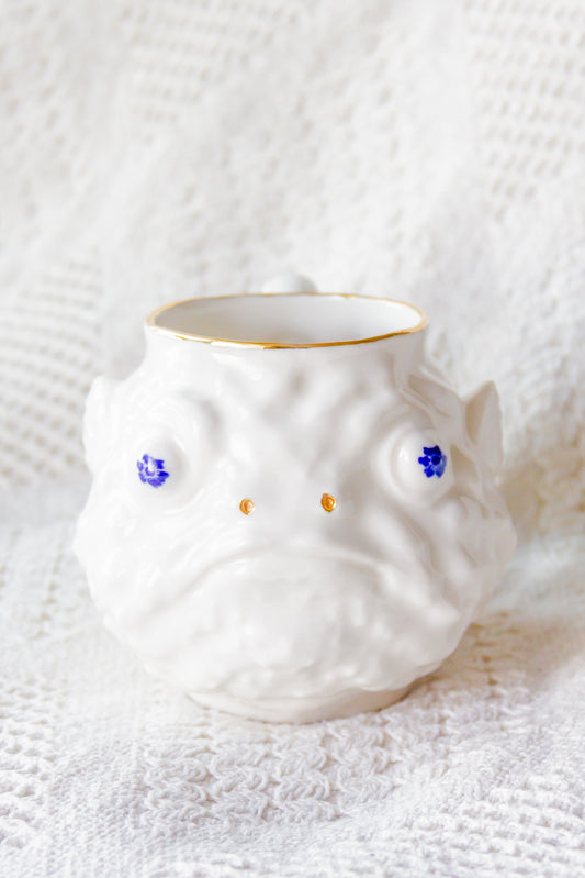 Kubek porcelanowy «Takifugu» biały ze złoceniem