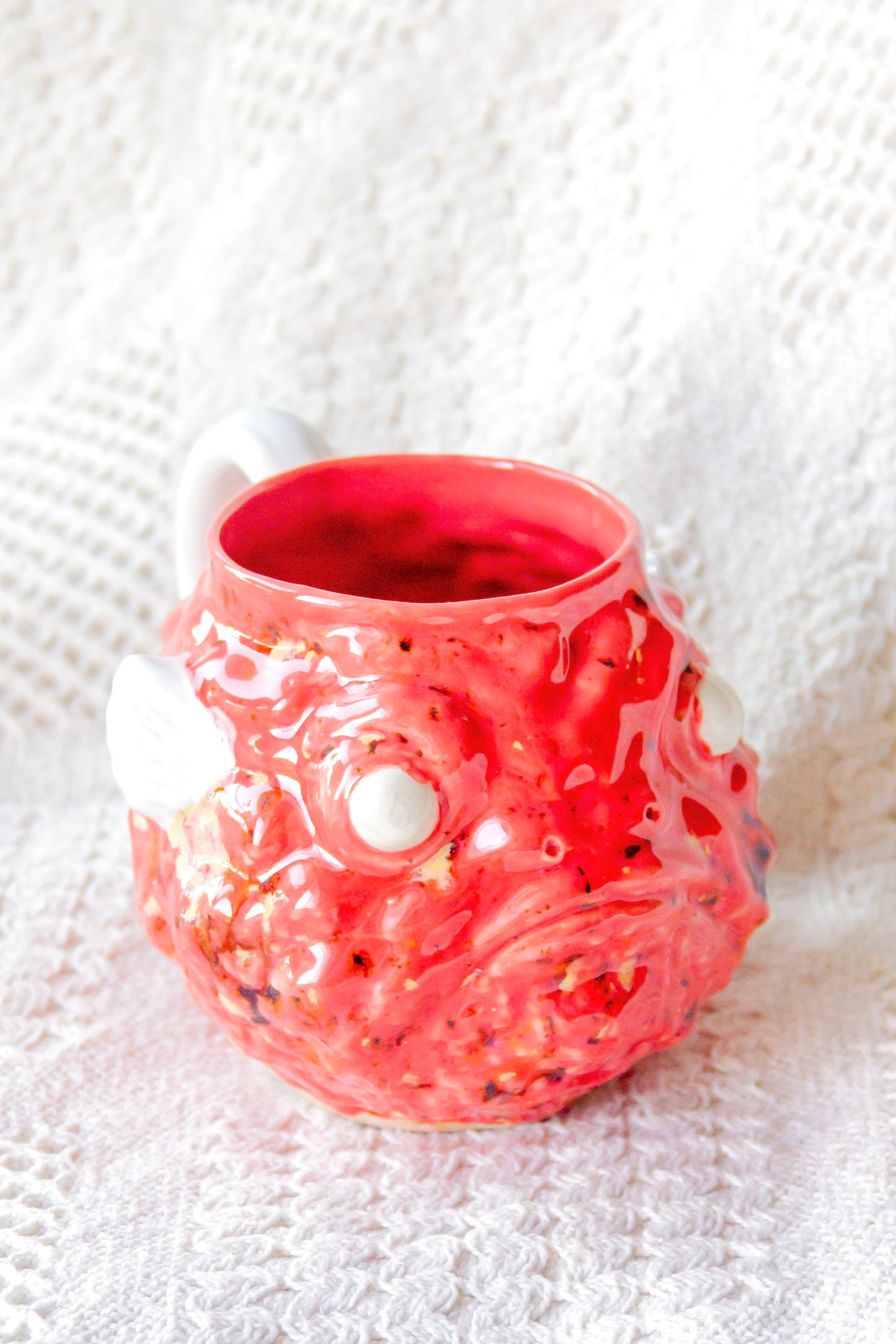 Kubek ceramiczny «Takifugu» malinowo-biały