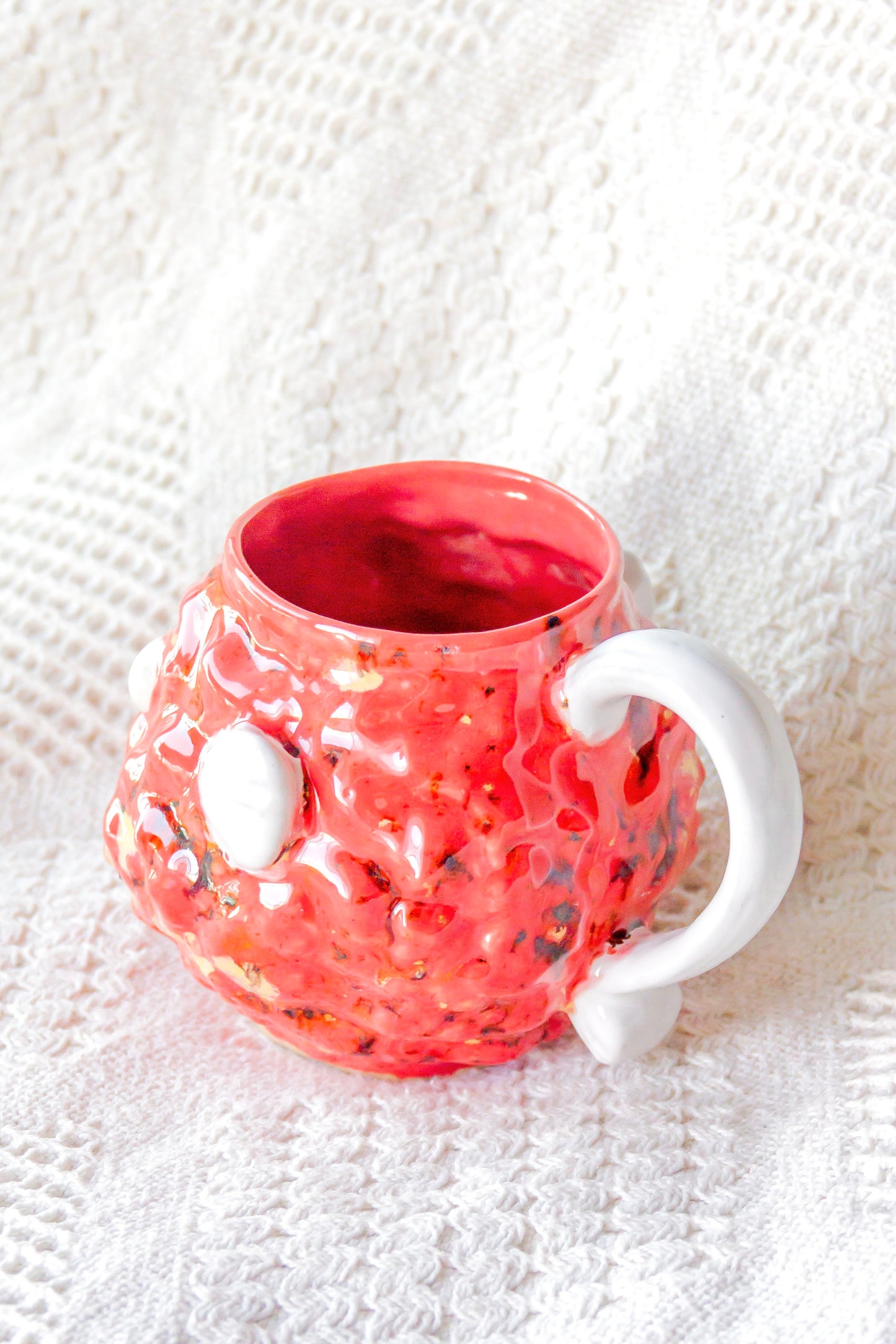 Kubek ceramiczny «Takifugu» malinowo-biały