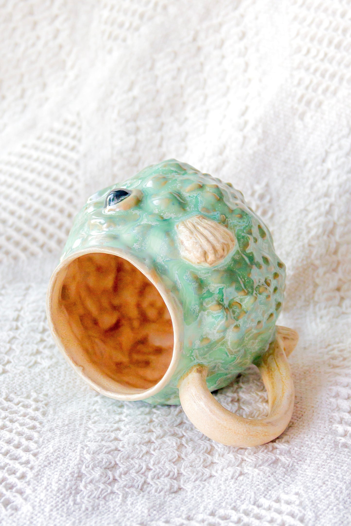 Kubek ceramiczny «Takifugu» zielono-beżowy