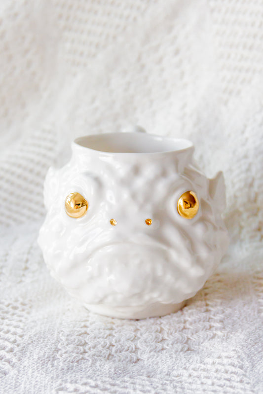 Kubek porcelanowy «Takifugu» biały ze złoceniem