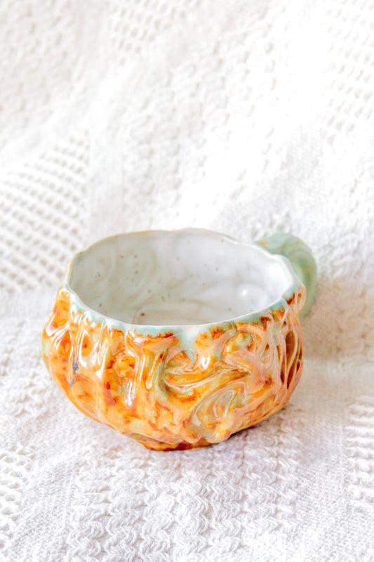 Filiżanka ceramiczna “Kurtina” biało-brązowa