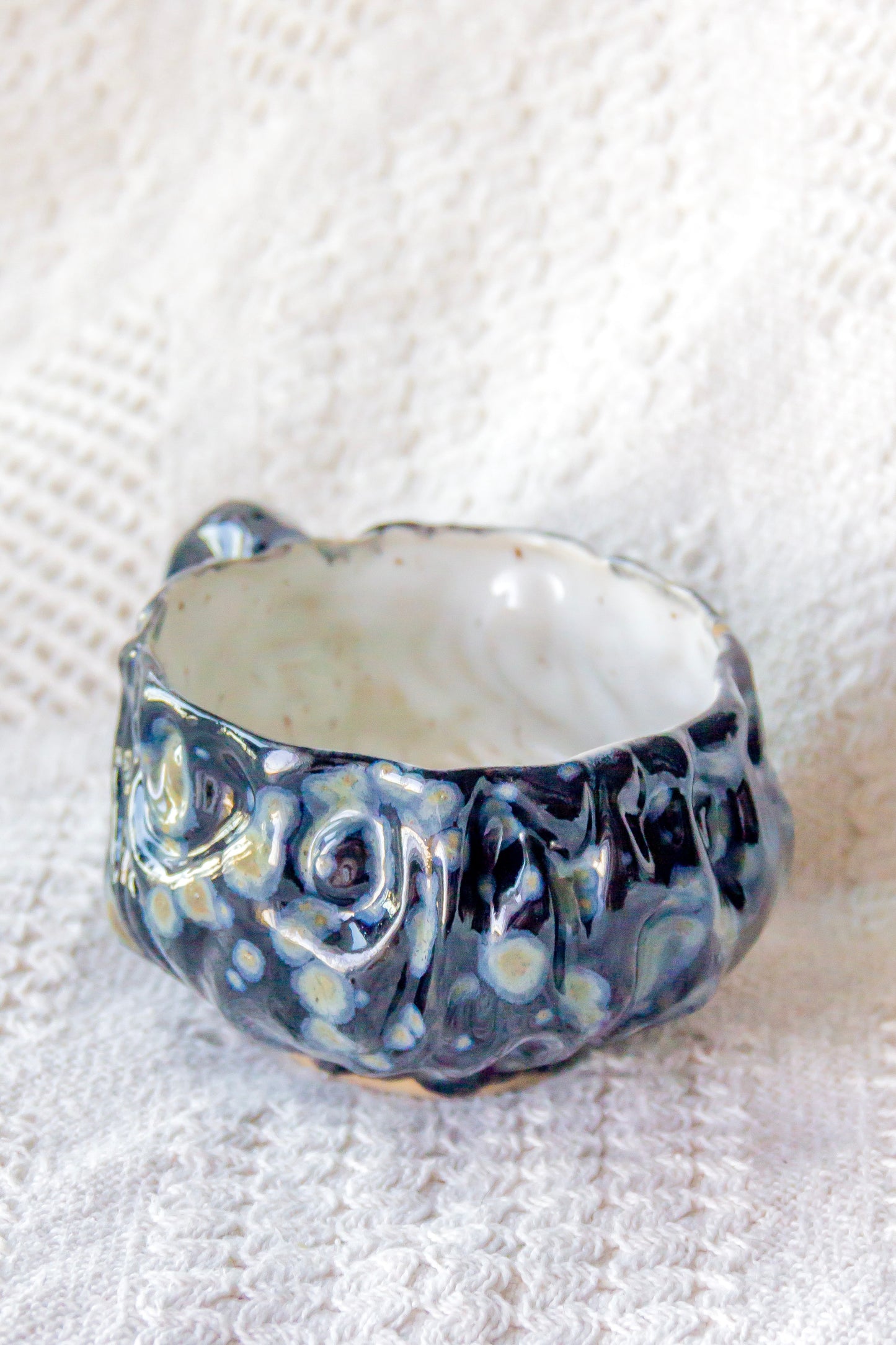 Filiżanka ceramiczna “Kurtina” biało-czarna