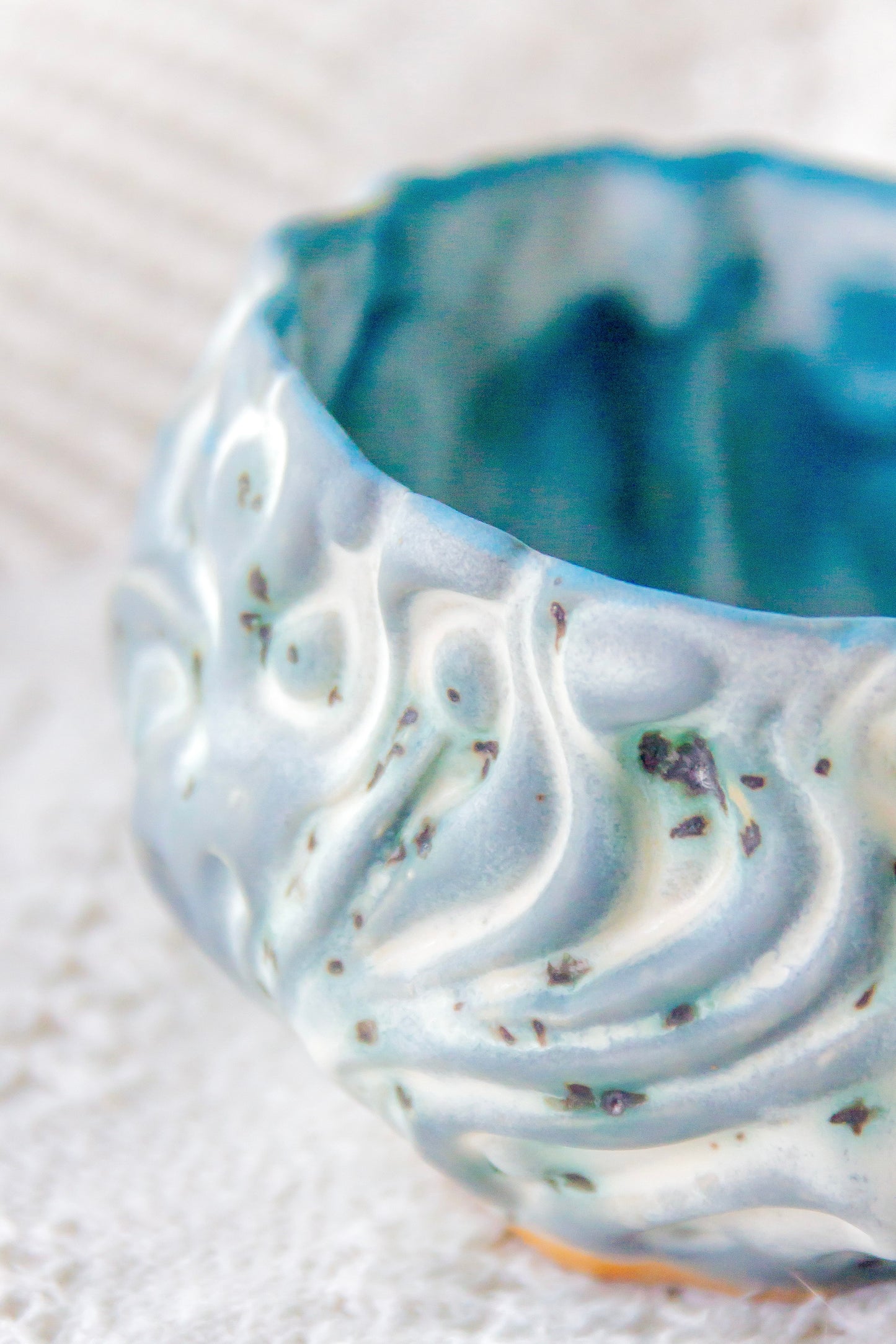 Filiżanka ceramiczna “Kurtina” biało-niebieska