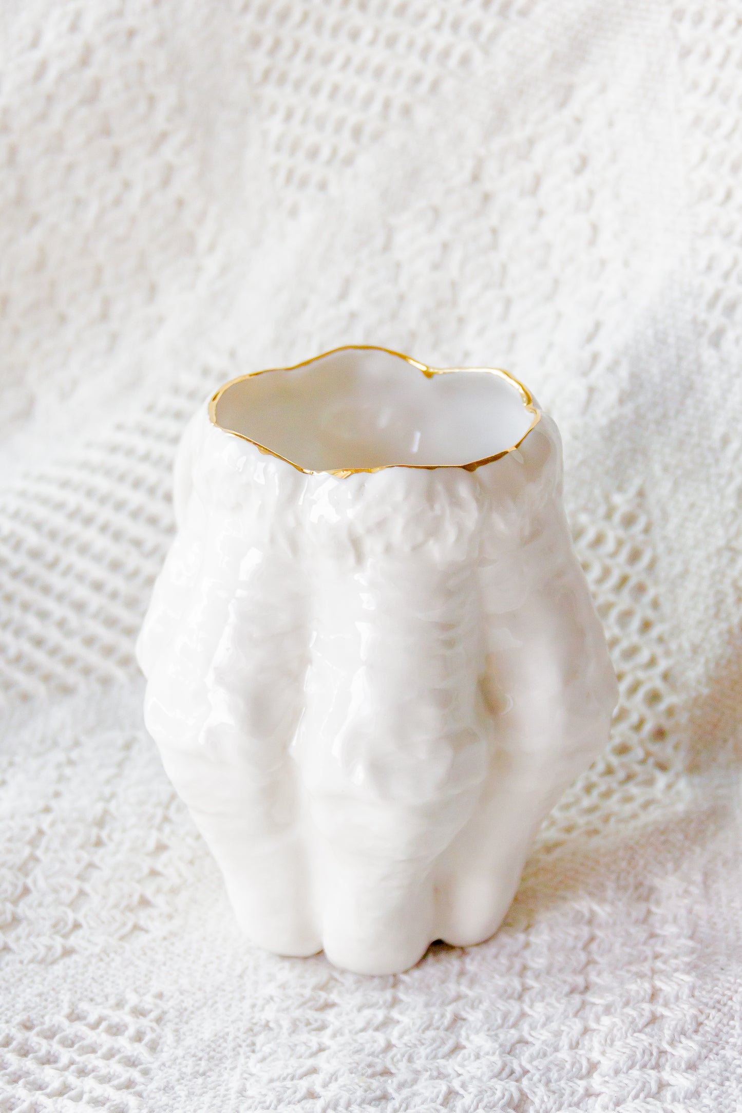 Kubek porcelanowy “Luko” biały ze złoceniem