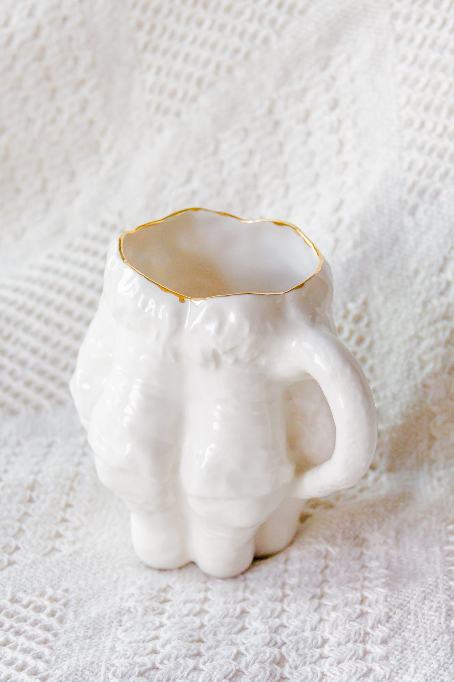 Kubek porcelanowy “Luko” biały ze złoceniem