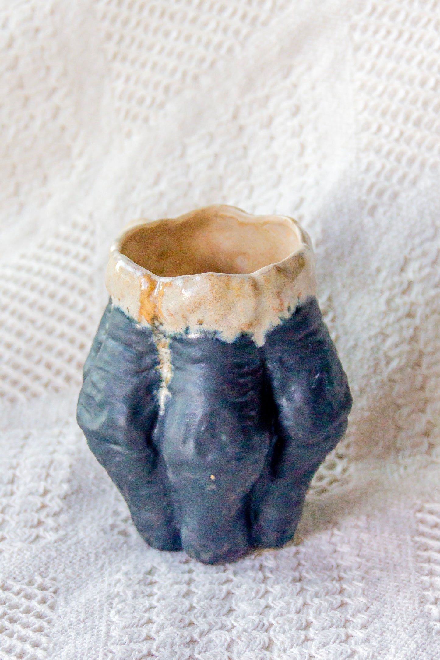 Kubek ceramiczny “Luko” beżowo-czarny