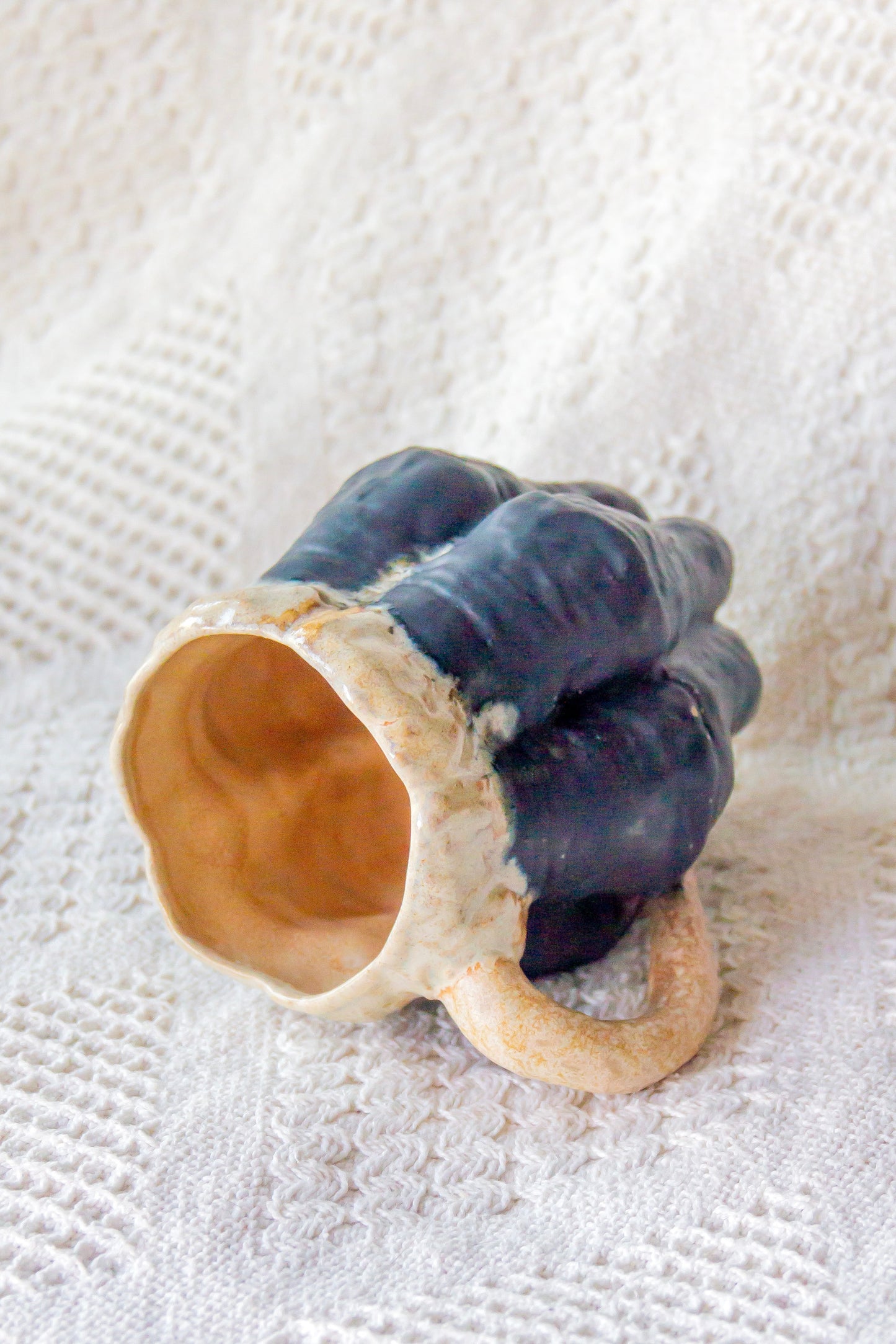 Kubek ceramiczny “Luko” beżowo-czarny