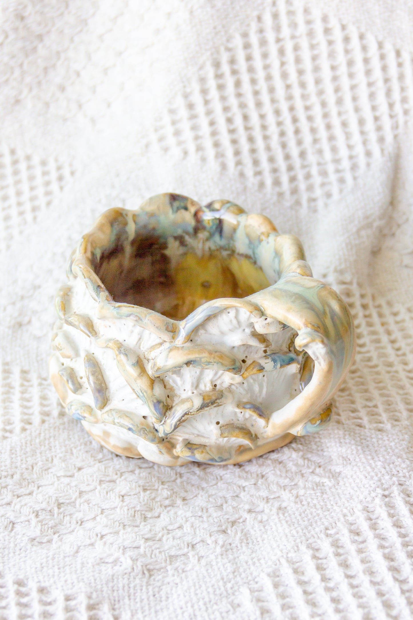 Kubek ceramiczny “Shrooms” biało-beżowy