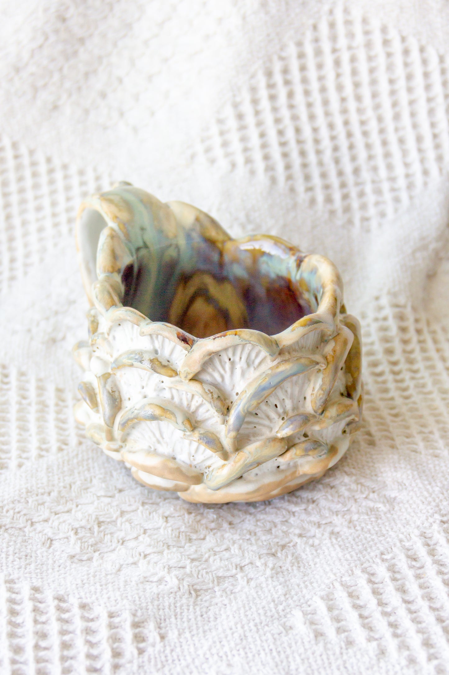 Kubek ceramiczny “Shrooms” biało-beżowy