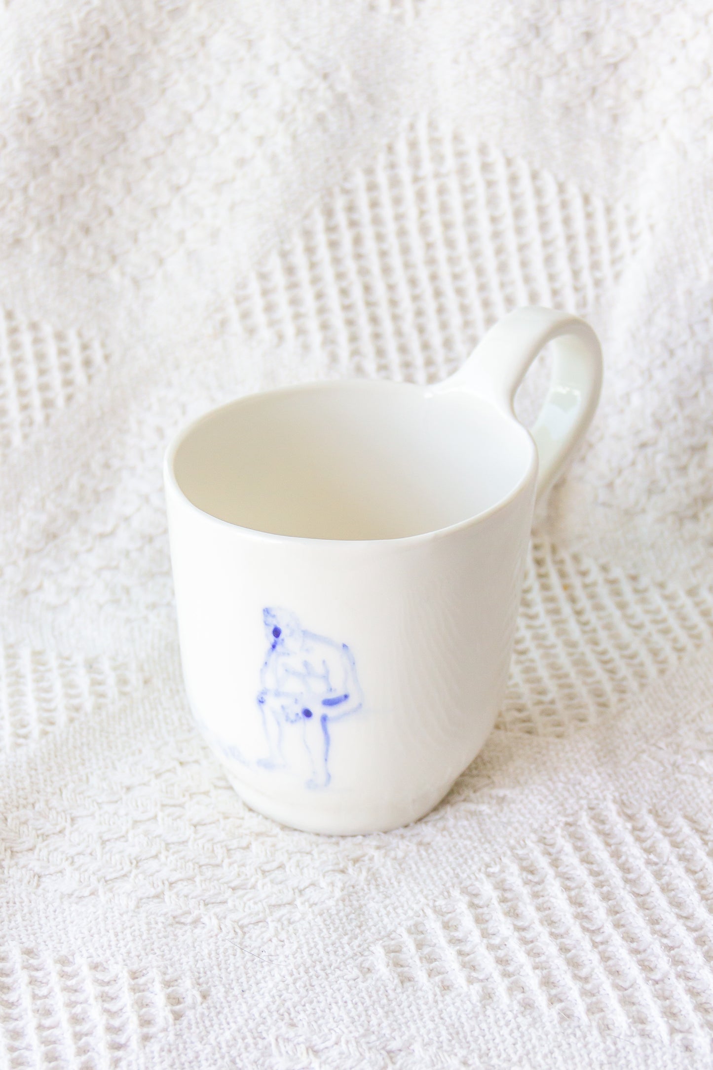 Kubek porcelanowy z rysunkiem