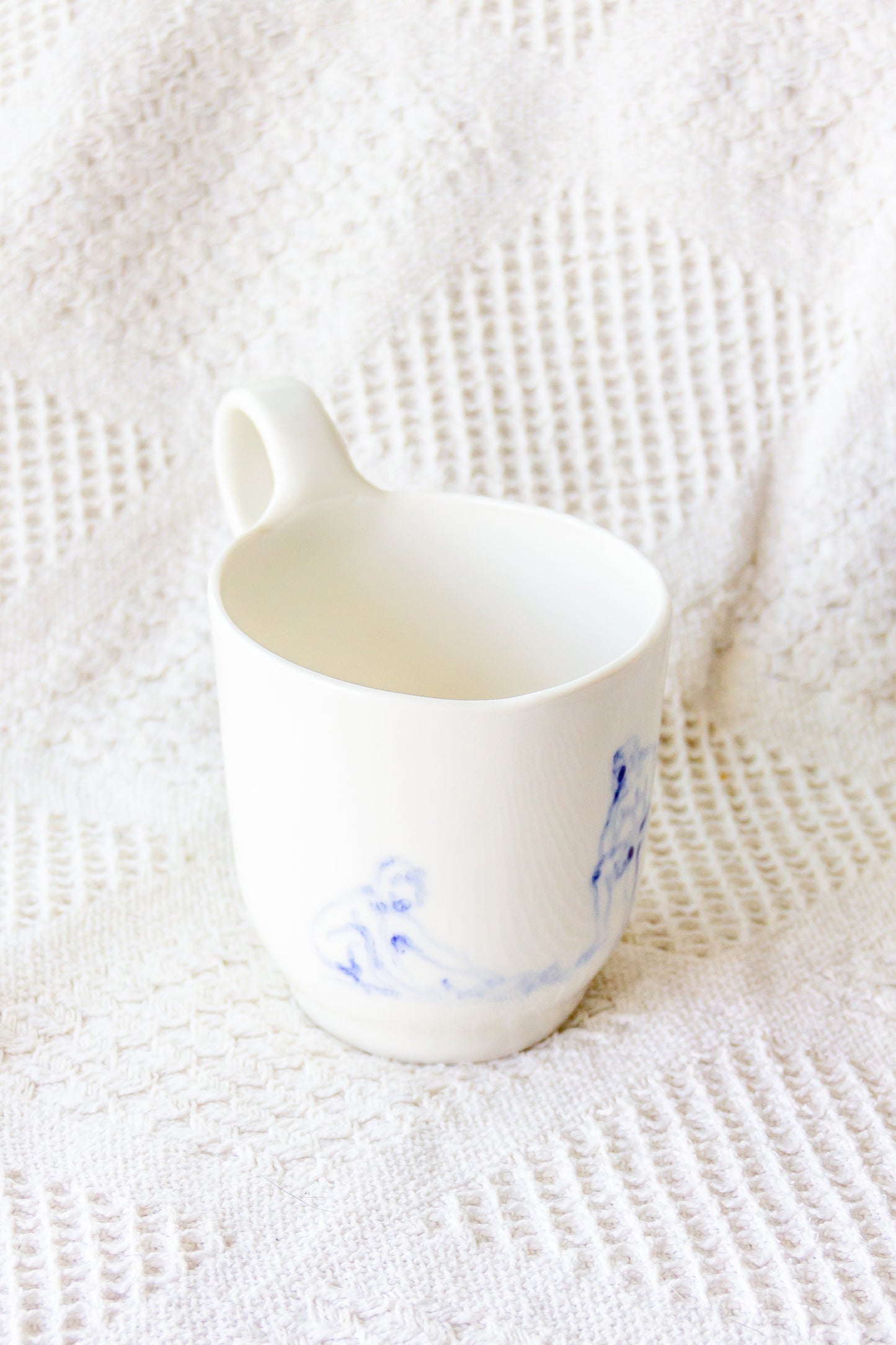Kubek porcelanowy z rysunkiem