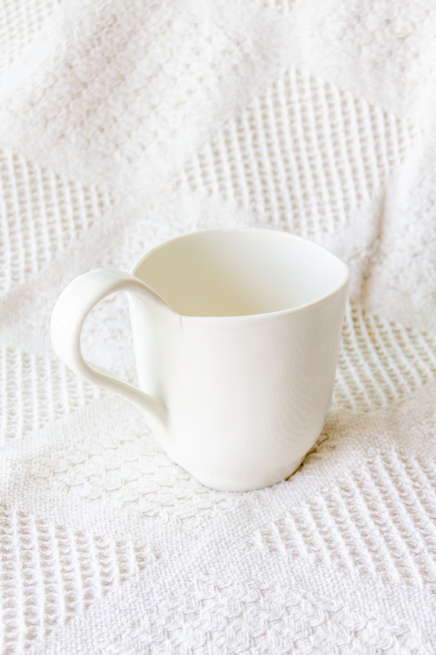 Kubek porcelanowy z rysunkiem