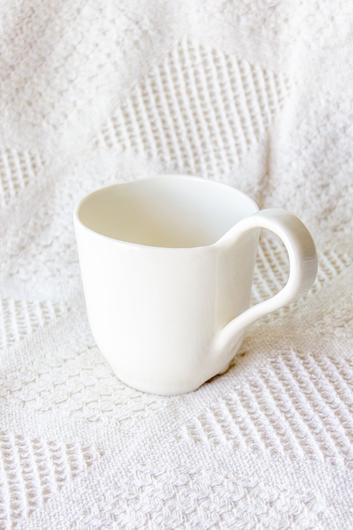 Kubek porcelanowy z rysunkiem