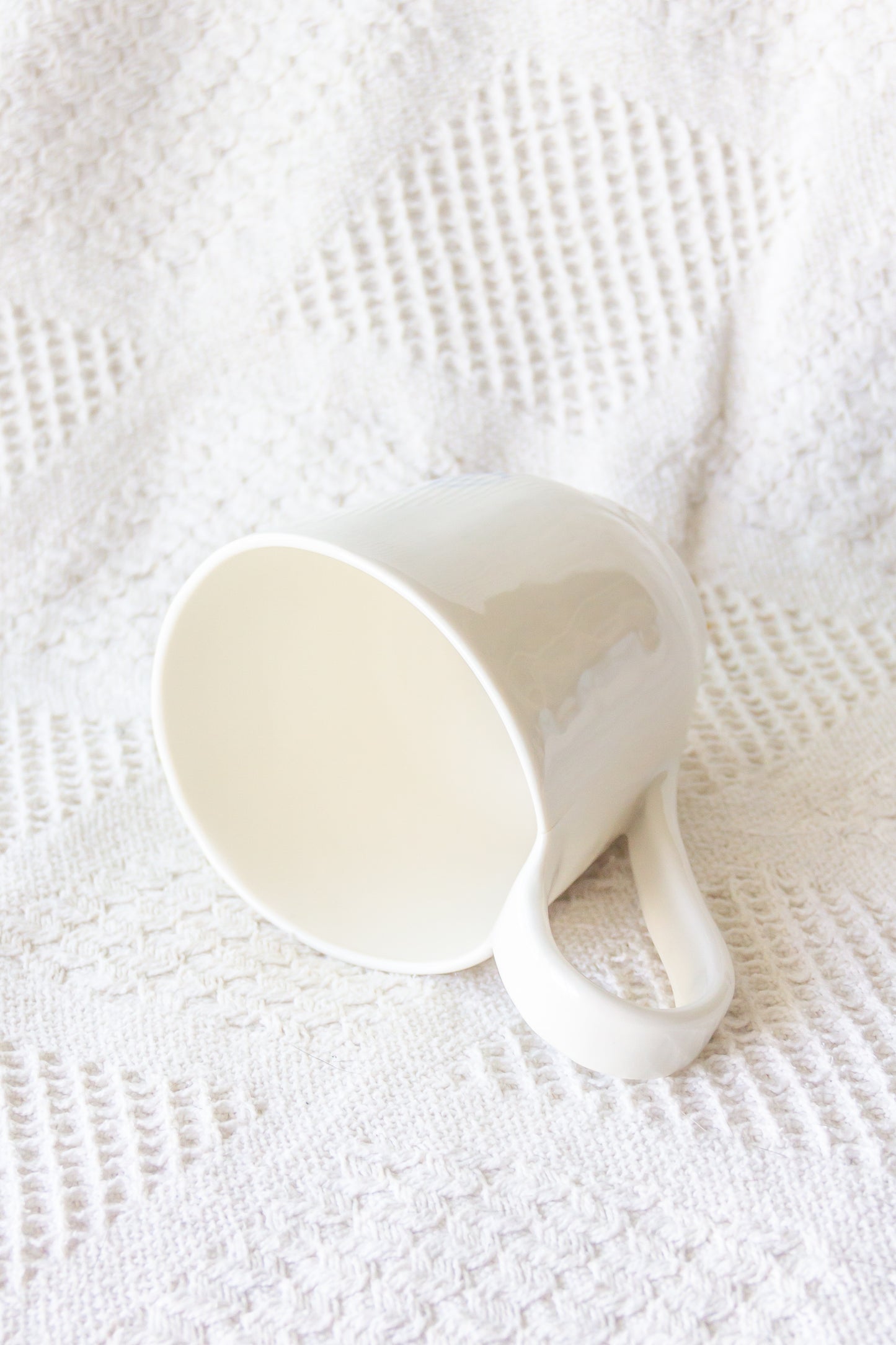 Kubek porcelanowy z rysunkiem