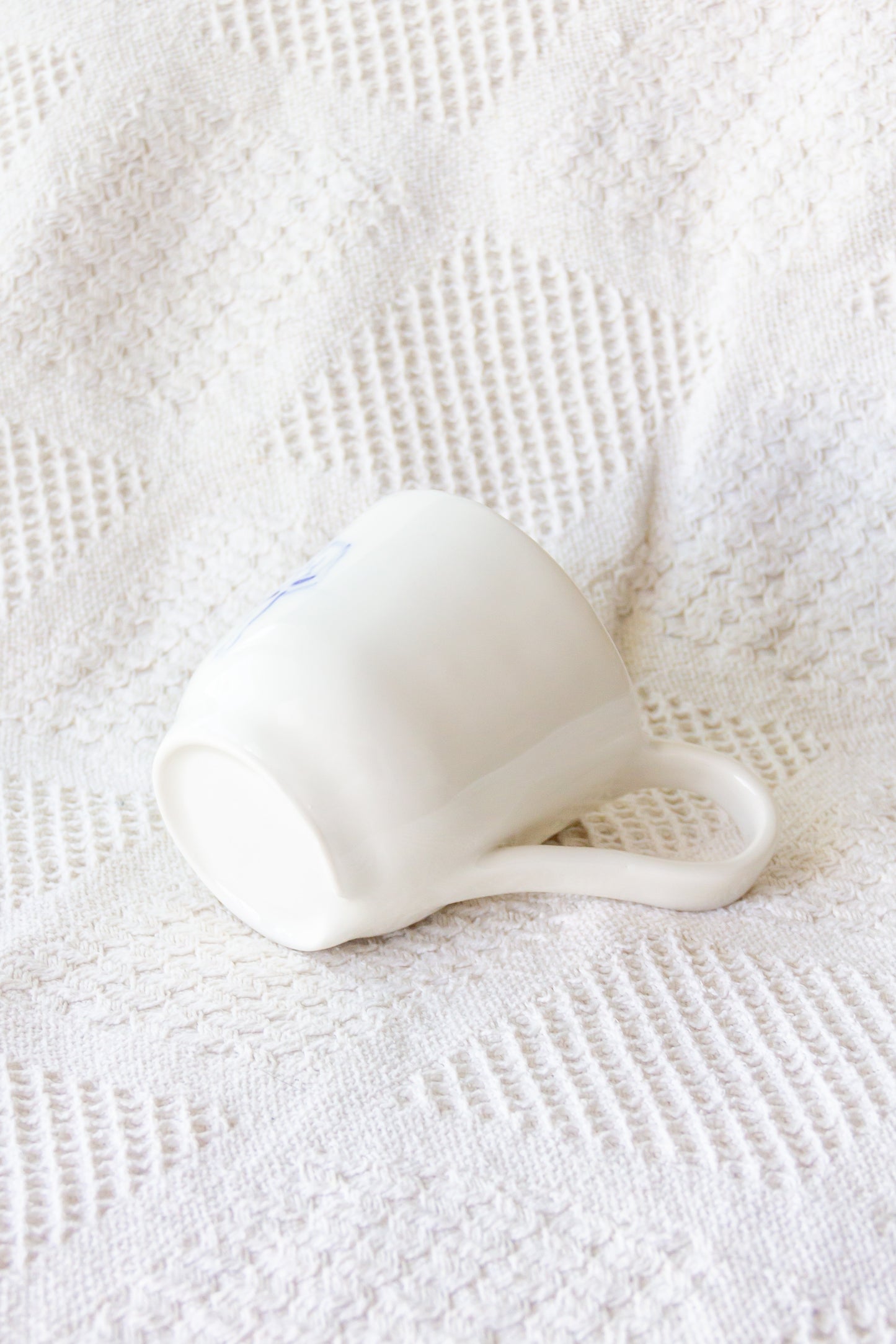 Kubek porcelanowy z rysunkiem