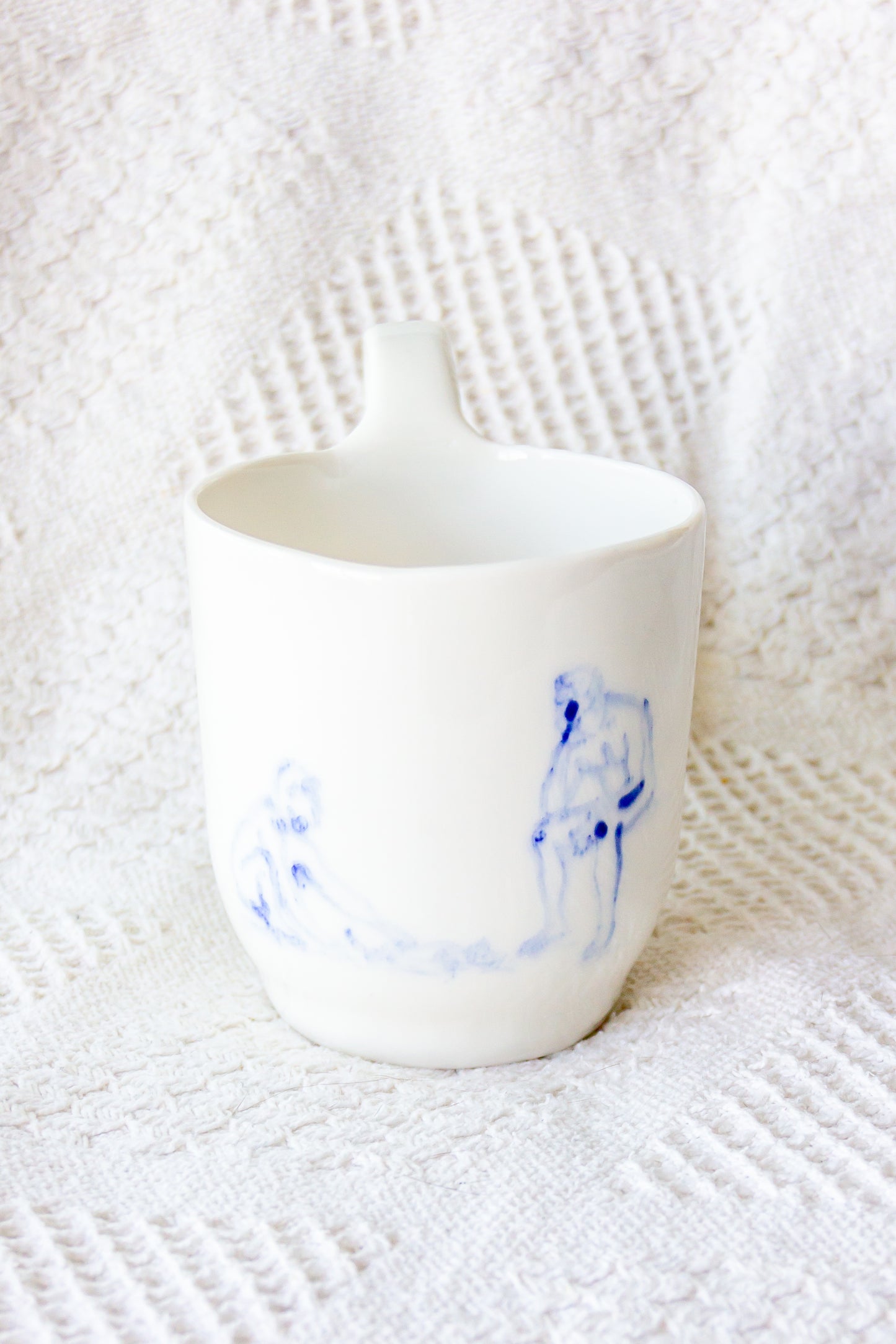 Kubek porcelanowy z rysunkiem