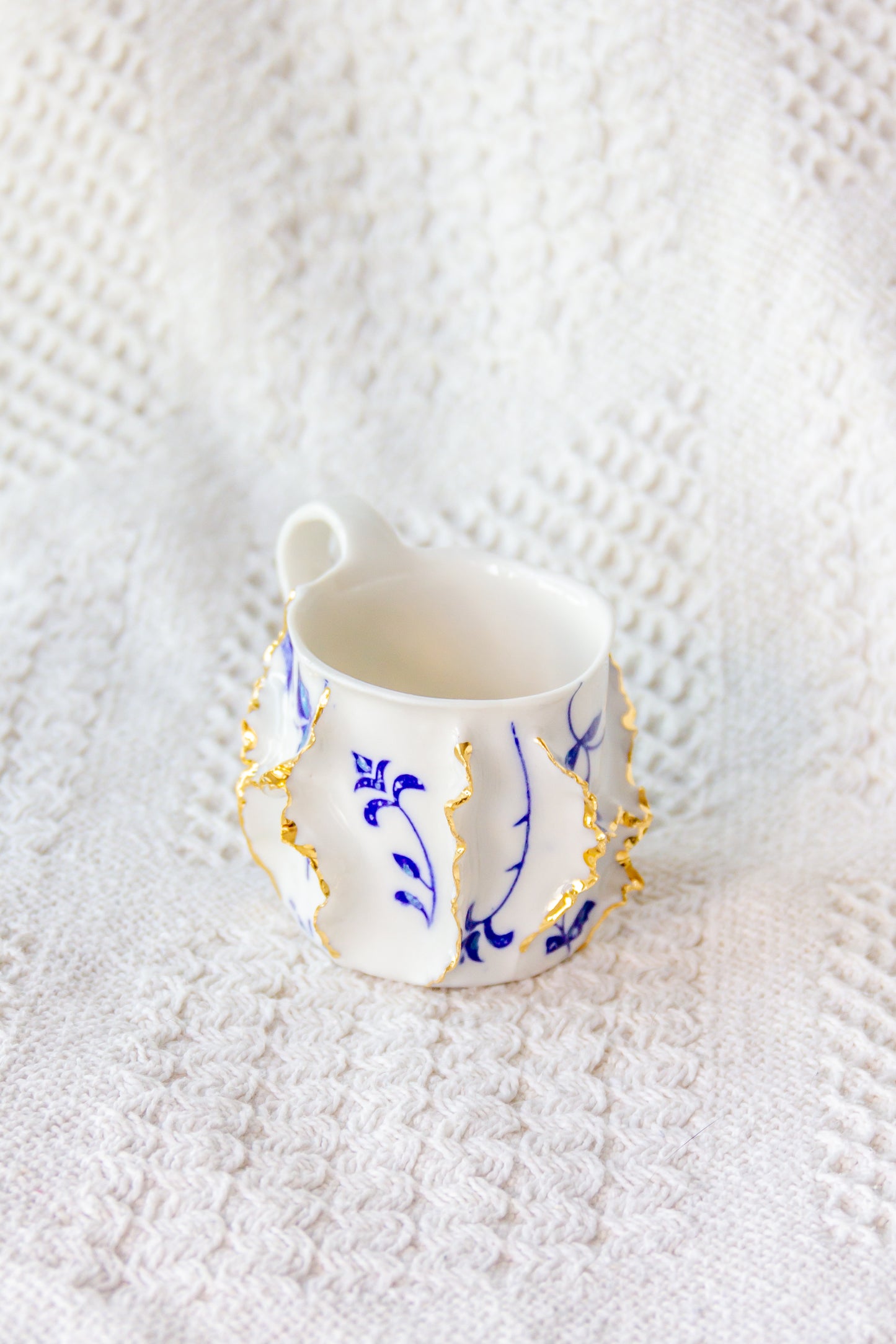 Tasse à expresso en porcelaine "Laminari" dorée