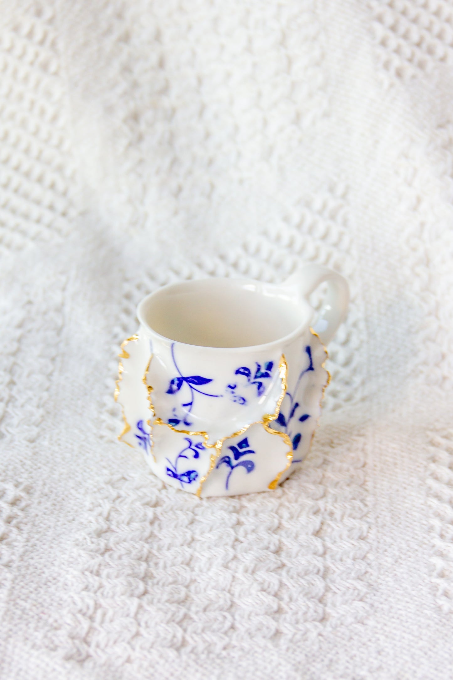 Tasse à expresso en porcelaine "Laminari" dorée