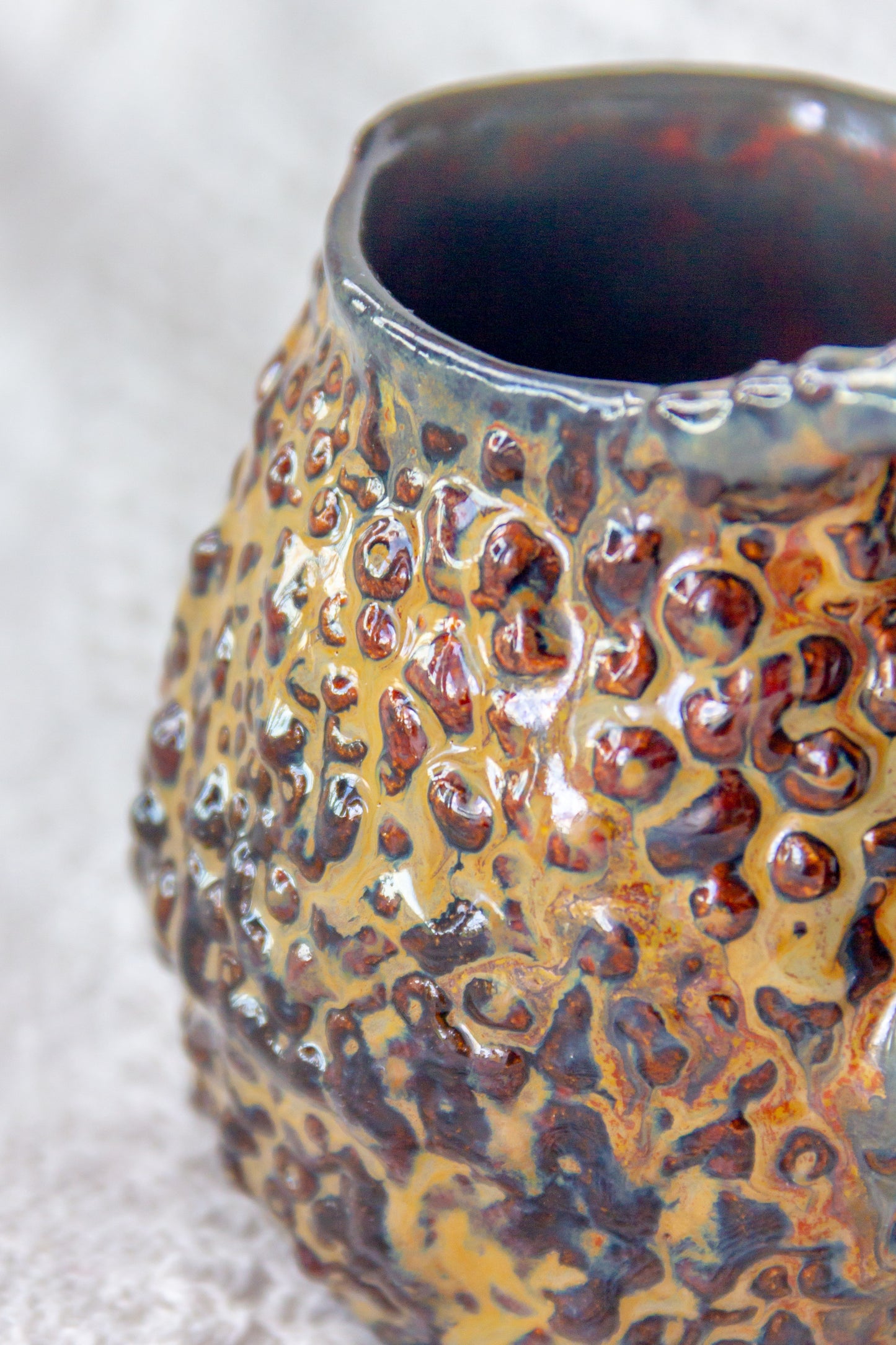 Kubek ceramiczny „Rafflesio” czarno-brązowy