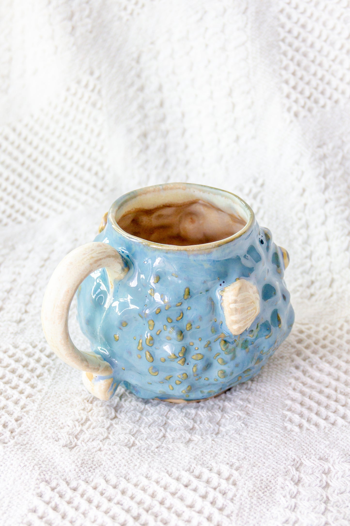 Kubek ceramiczny «Takifugu» beżowo-niebieski