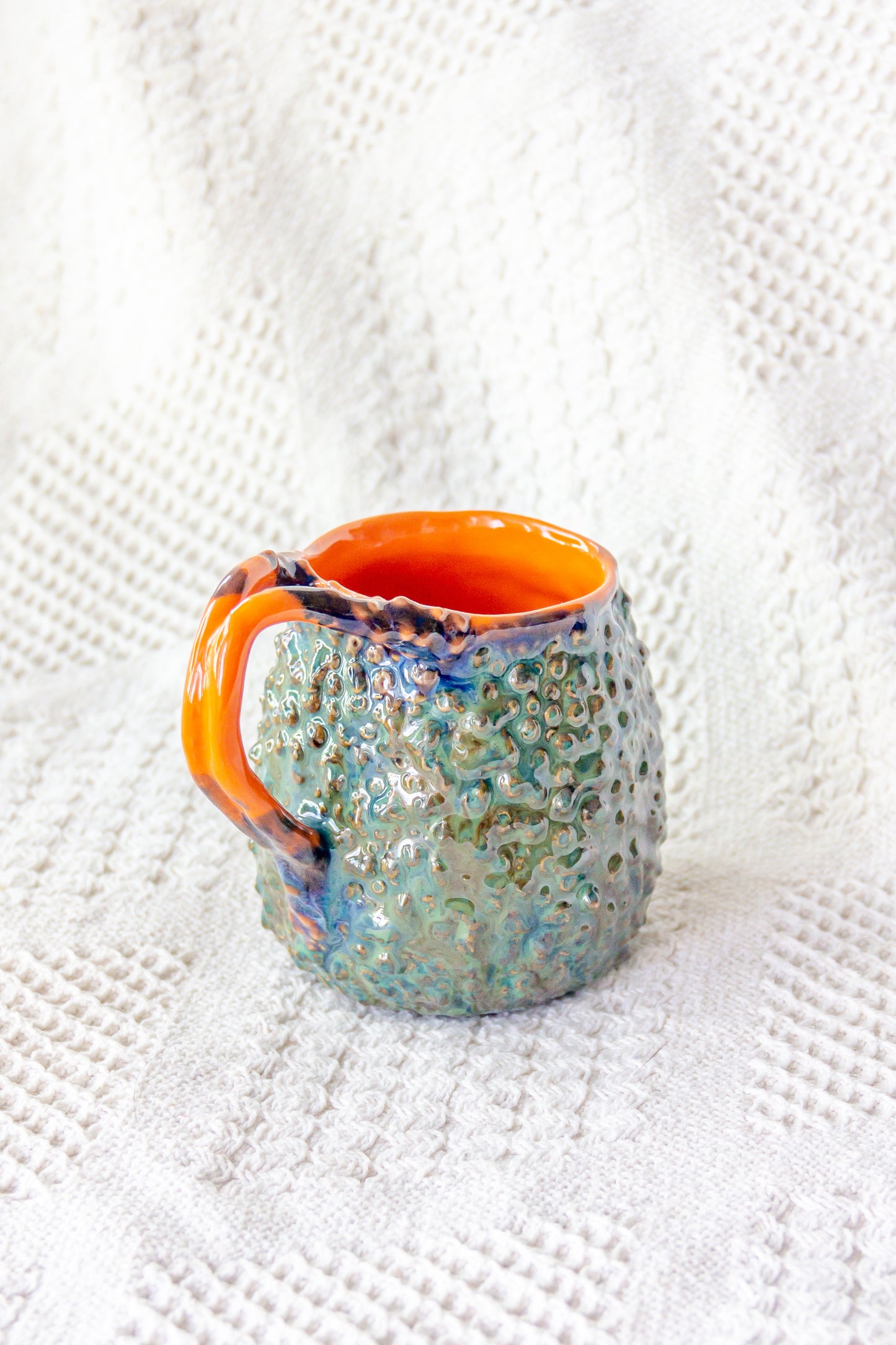 Kubek ceramiczny „Rafflesio” zielono-pomarańczowy