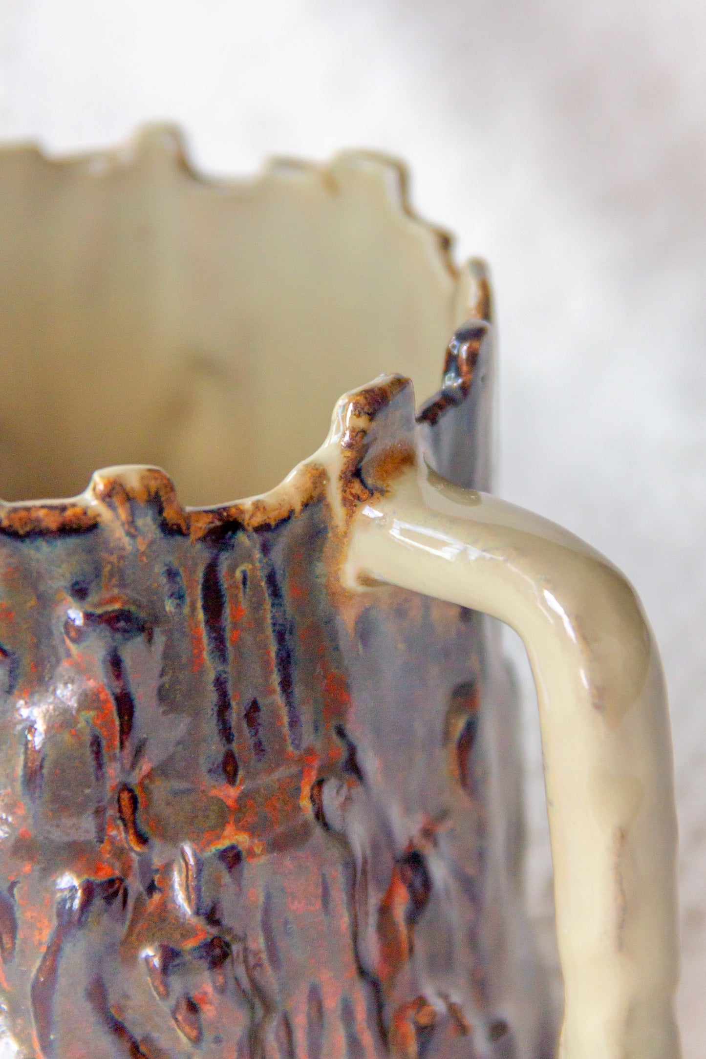 Kubek ceramiczny «Woods» beżowo-brązowy
