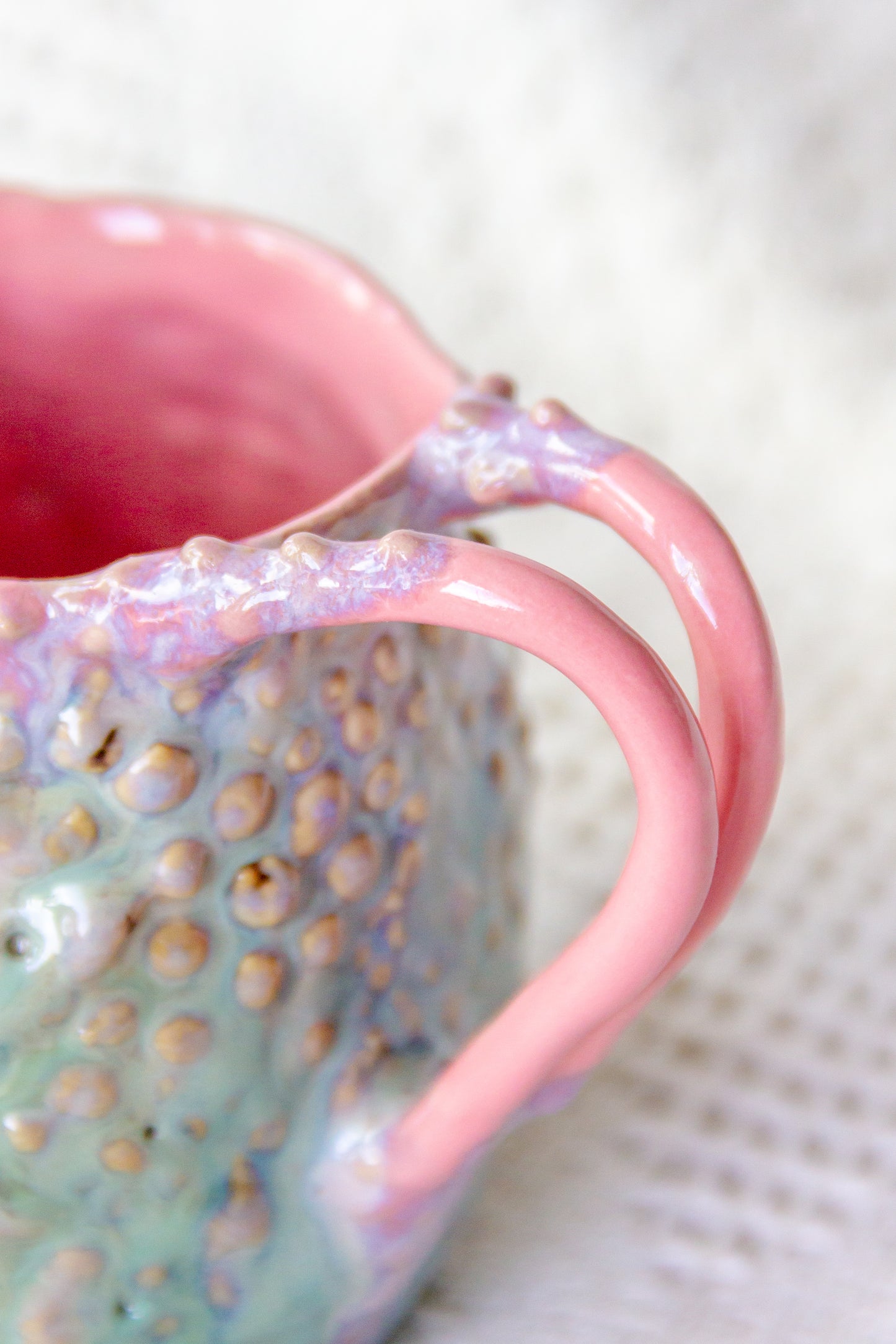Kubek ceramiczny „Rafflesio” zielono-różowy