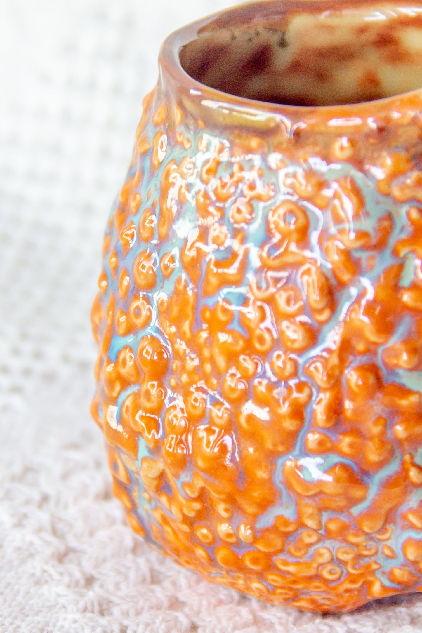 Kubek ceramiczny „Rafflesio” pomarańczowo-brązowy