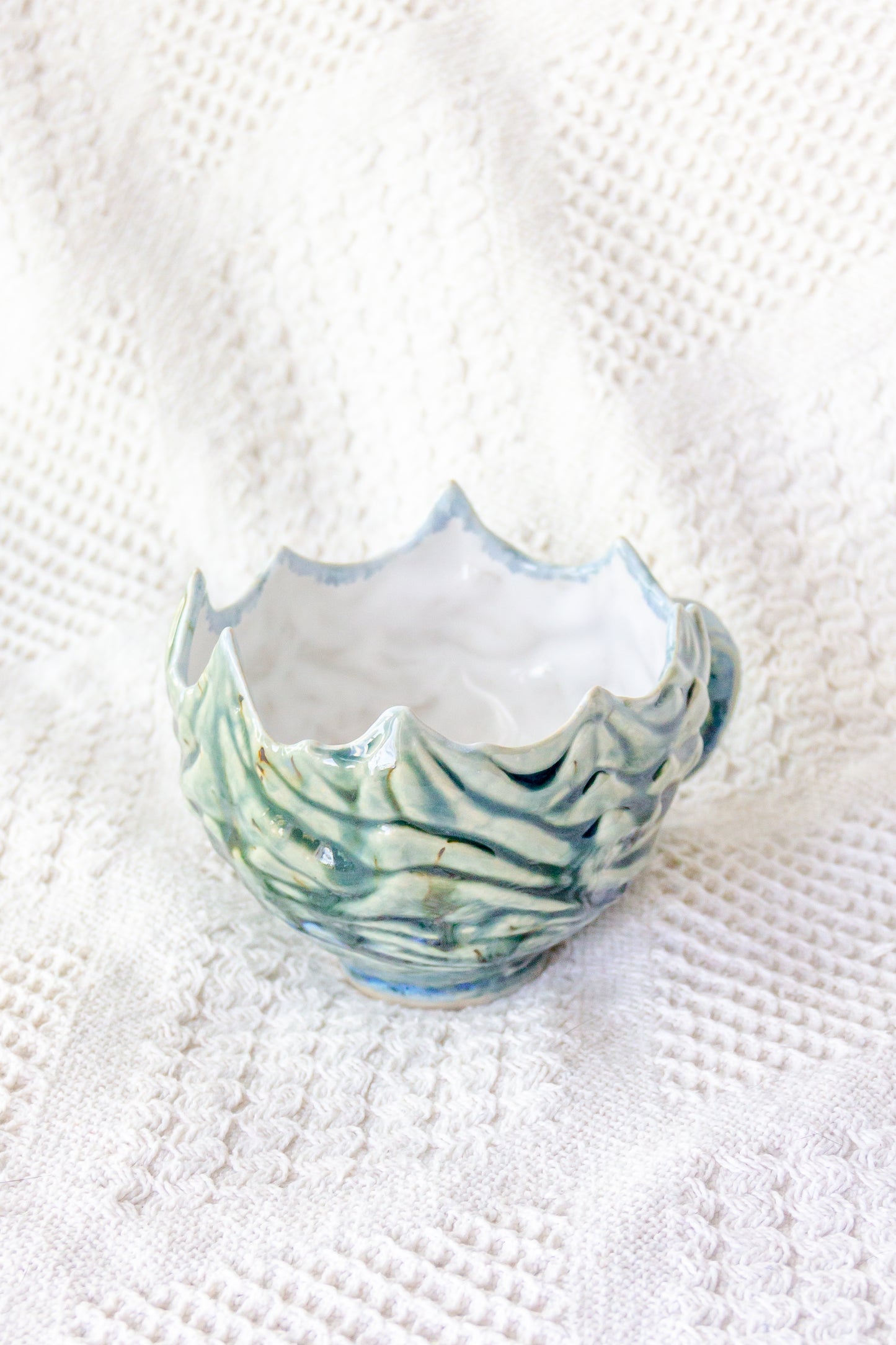 Kubek ceramiczny «Ogri» biało-zielony