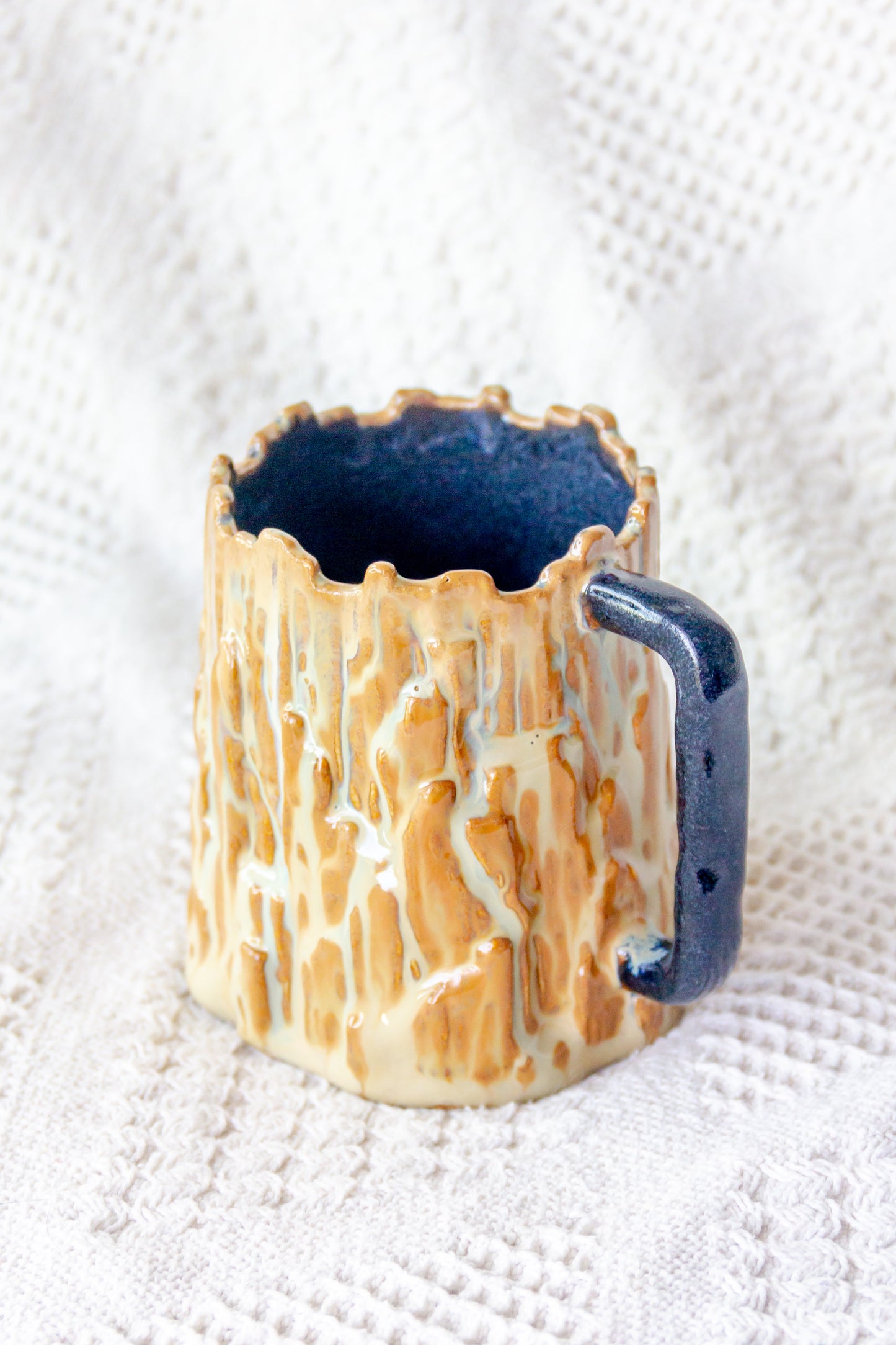 Kubek ceramiczny «Woods» czarno-brązowy