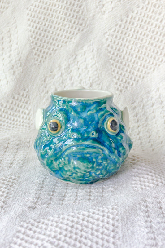 Kubek porcelanowy «Takifugu» biało-niebieski ze złoceniem